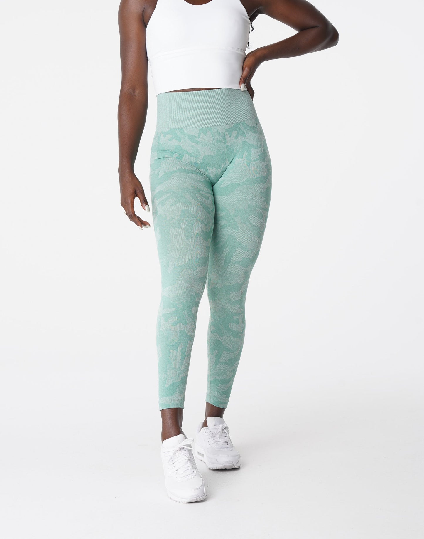 Women Sage Green Camo Seamless Leggings - NVGTN