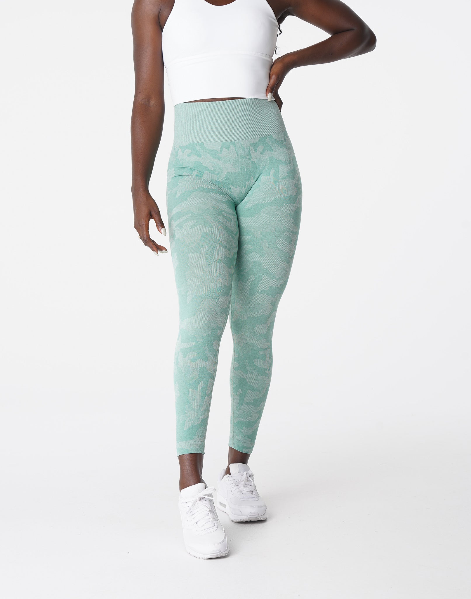 Women Sage Green Camo Seamless Leggings - NVGTN