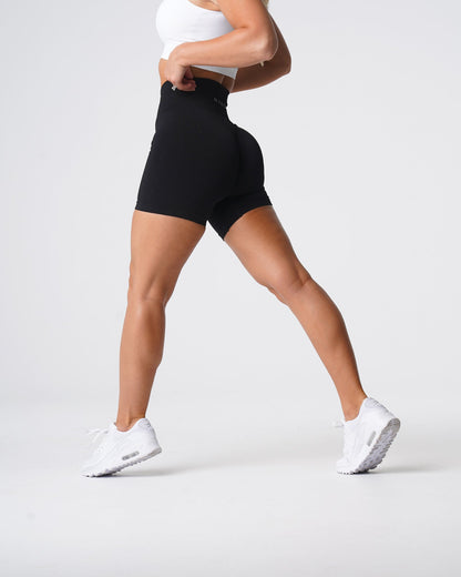 Women Black Solid Seamless Shorts - NVGTN