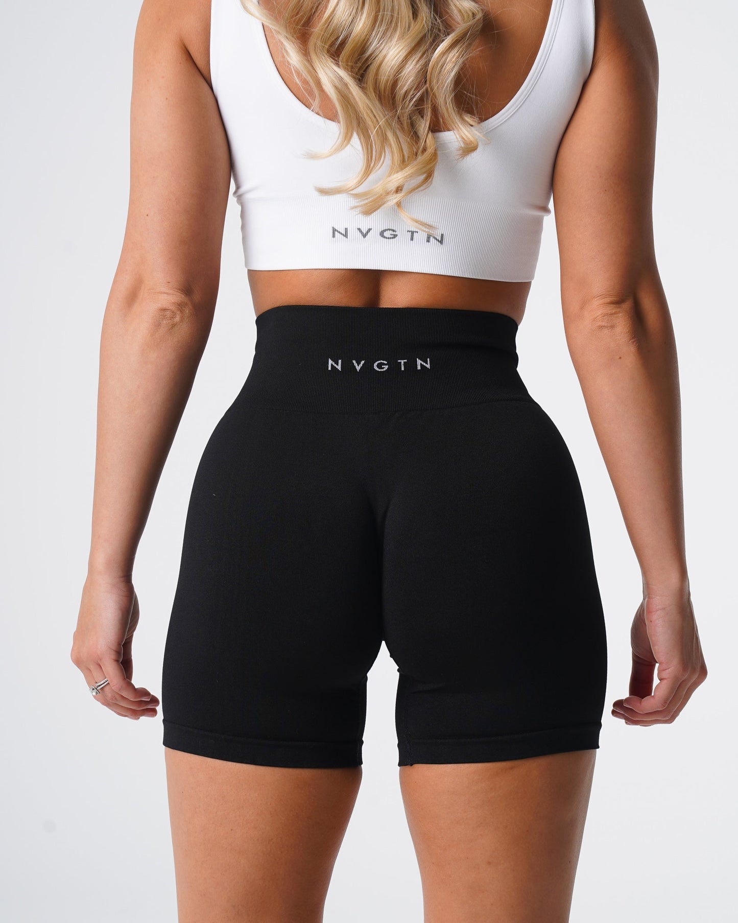Women Black Solid Seamless Shorts - NVGTN