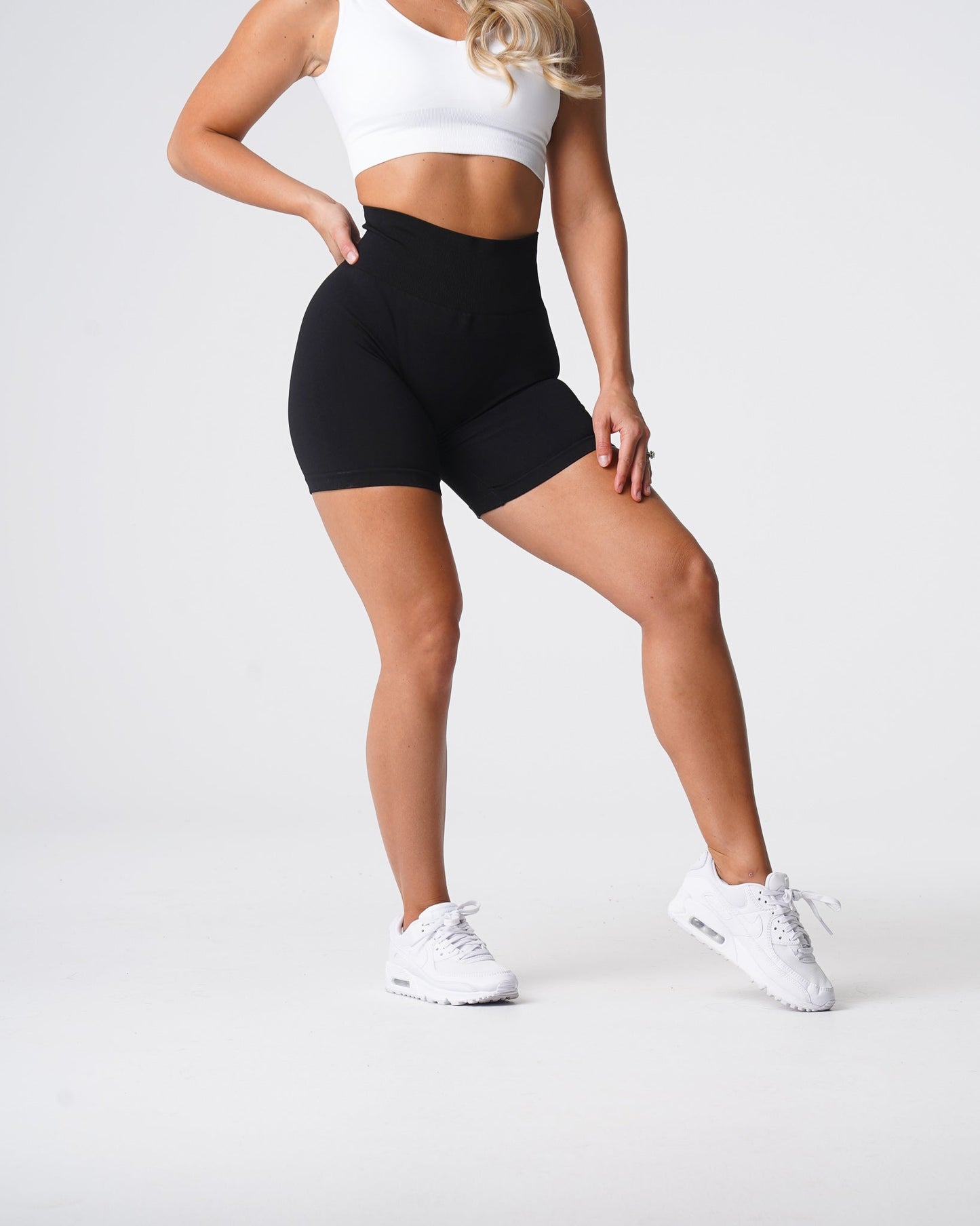 Women Black Solid Seamless Shorts - NVGTN
