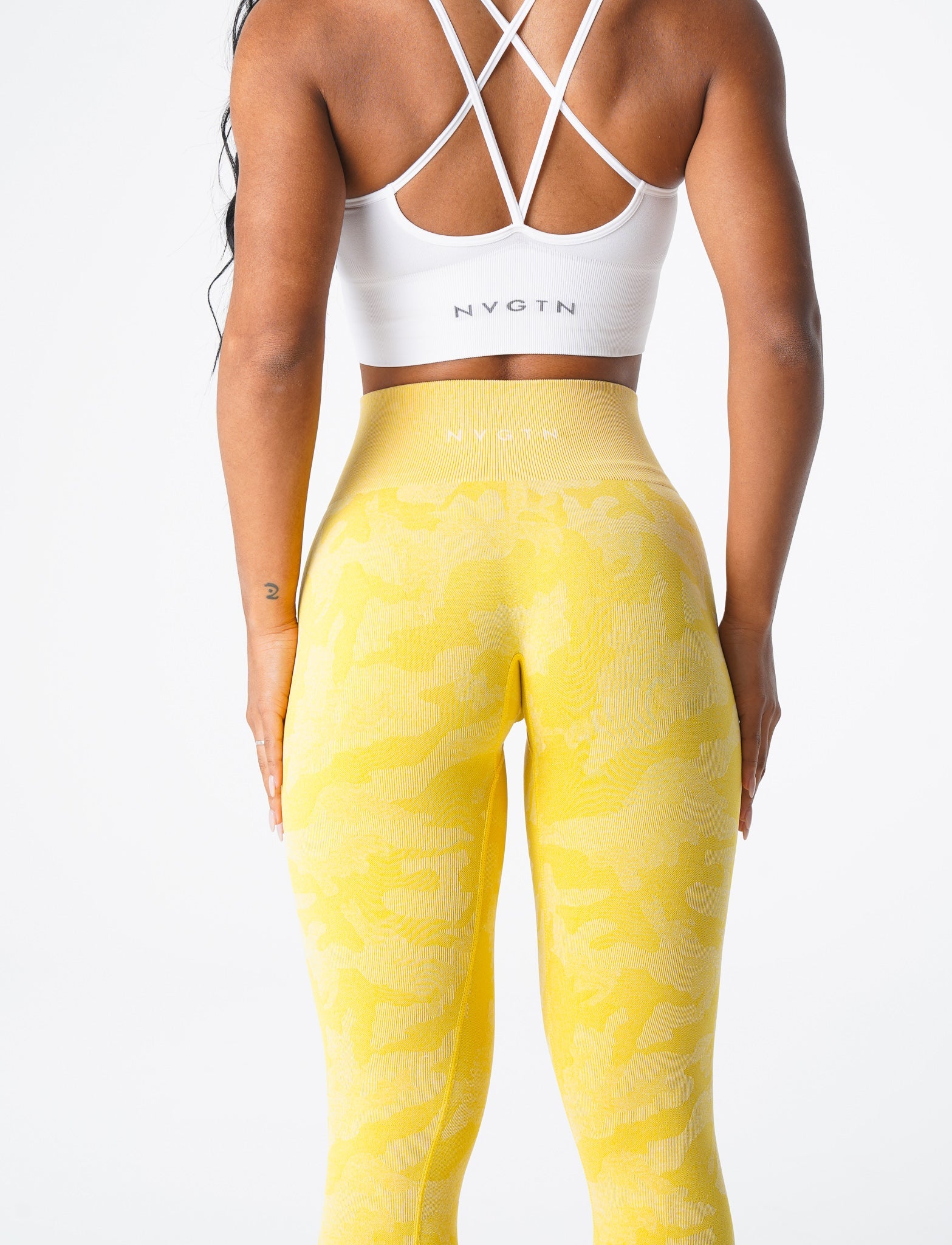 Women Sunshine Yellow Camo Seamless Leggings - NVGTN