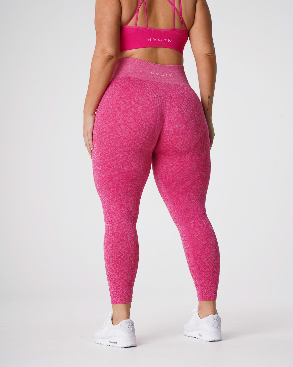 Women Fuchsia Snakeskin Seamless Leggings - NVGTN