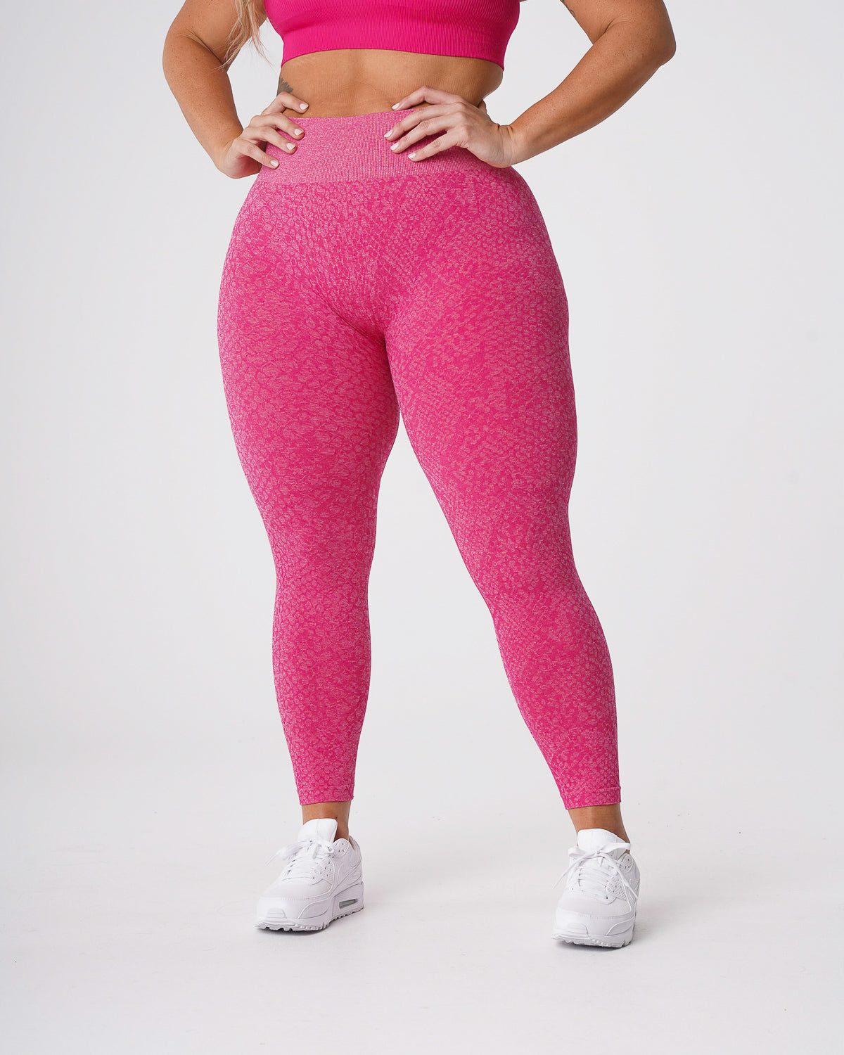 Women Fuchsia Snakeskin Seamless Leggings - NVGTN