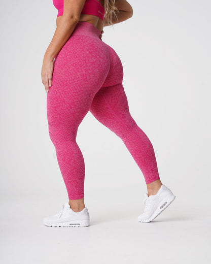 Women Fuchsia Snakeskin Seamless Leggings - NVGTN