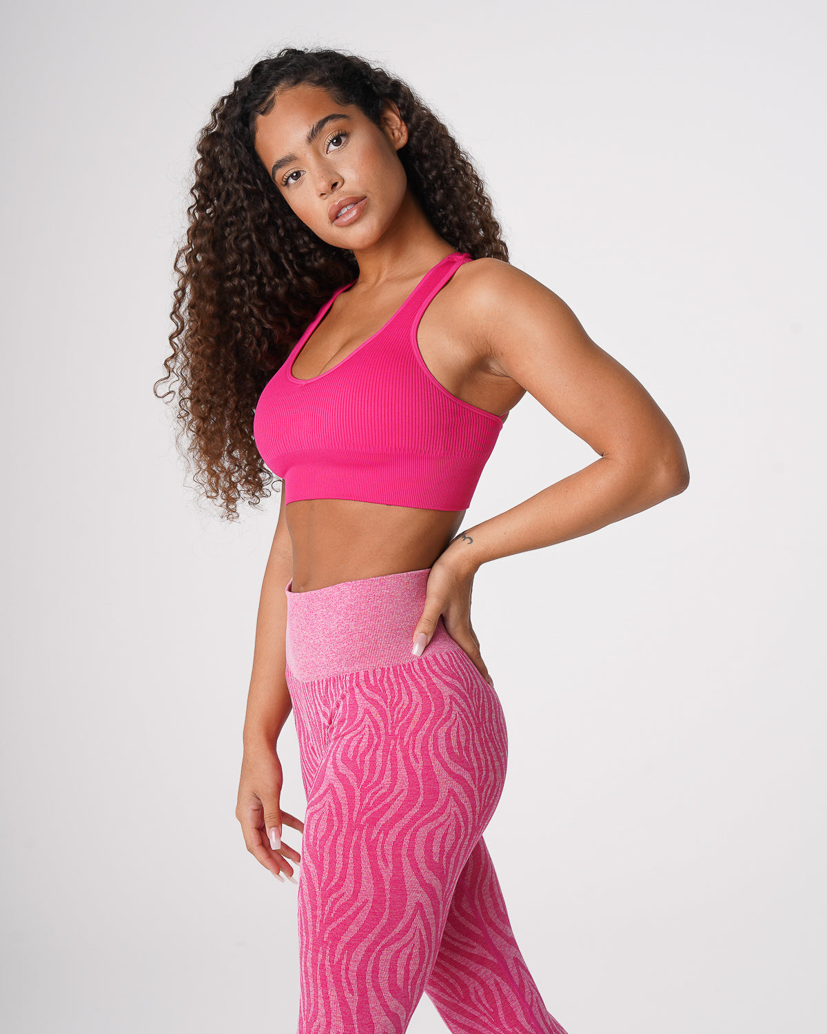 Women Fuchsia Galaxy Ribbed Seamless Bra - NVGTN