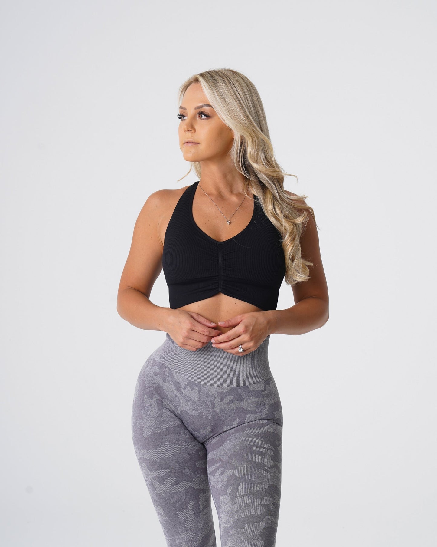 Women Black Cinched Seamless Bra - NVGTN