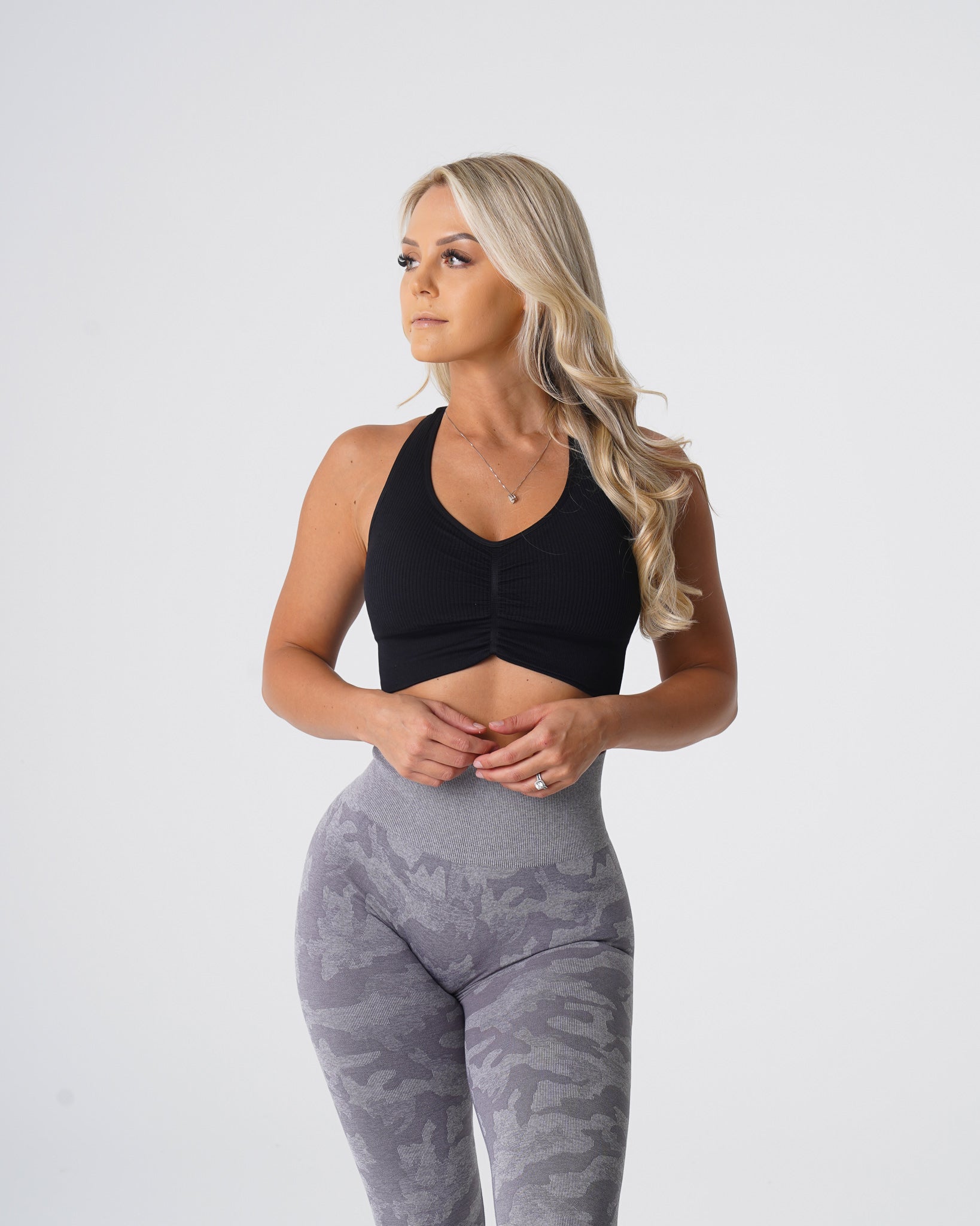 Women Black Cinched Seamless Bra - NVGTN
