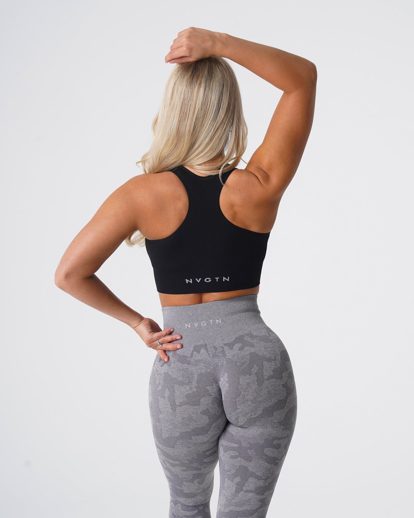 Women Black Cinched Seamless Bra - NVGTN