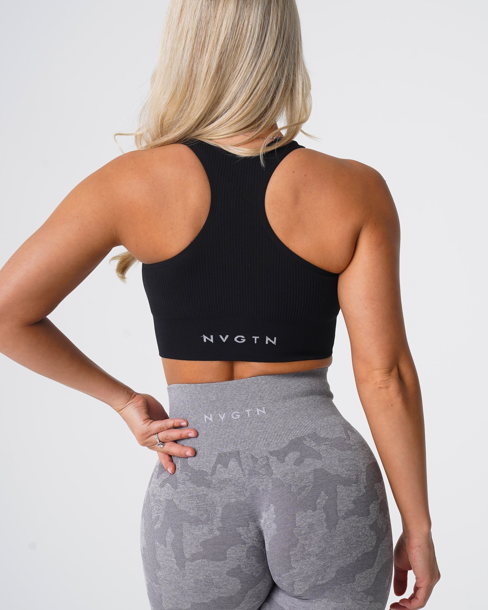 Women Black Cinched Seamless Bra - NVGTN