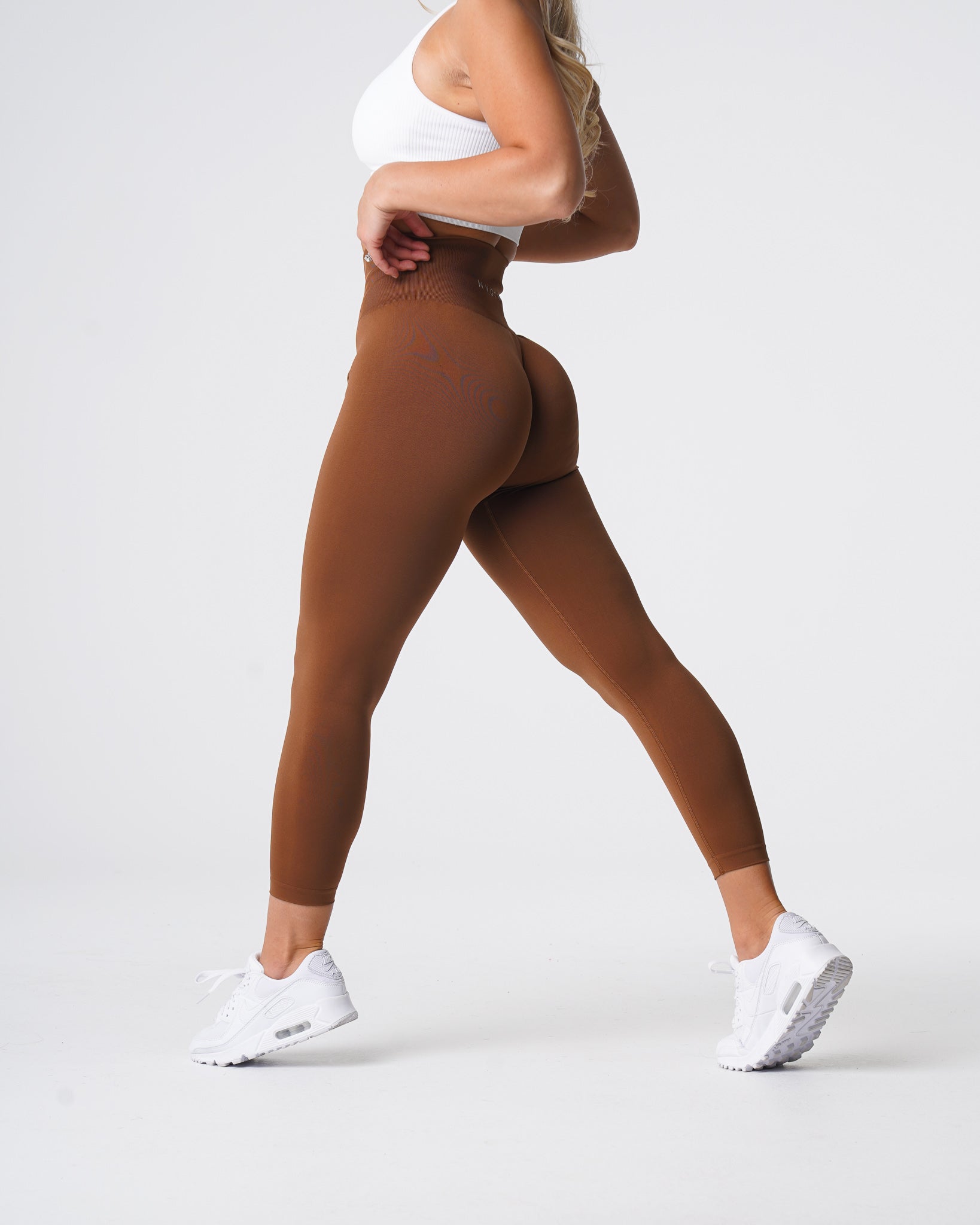 Women Caramel Solid Seamless Leggings - NVGTN