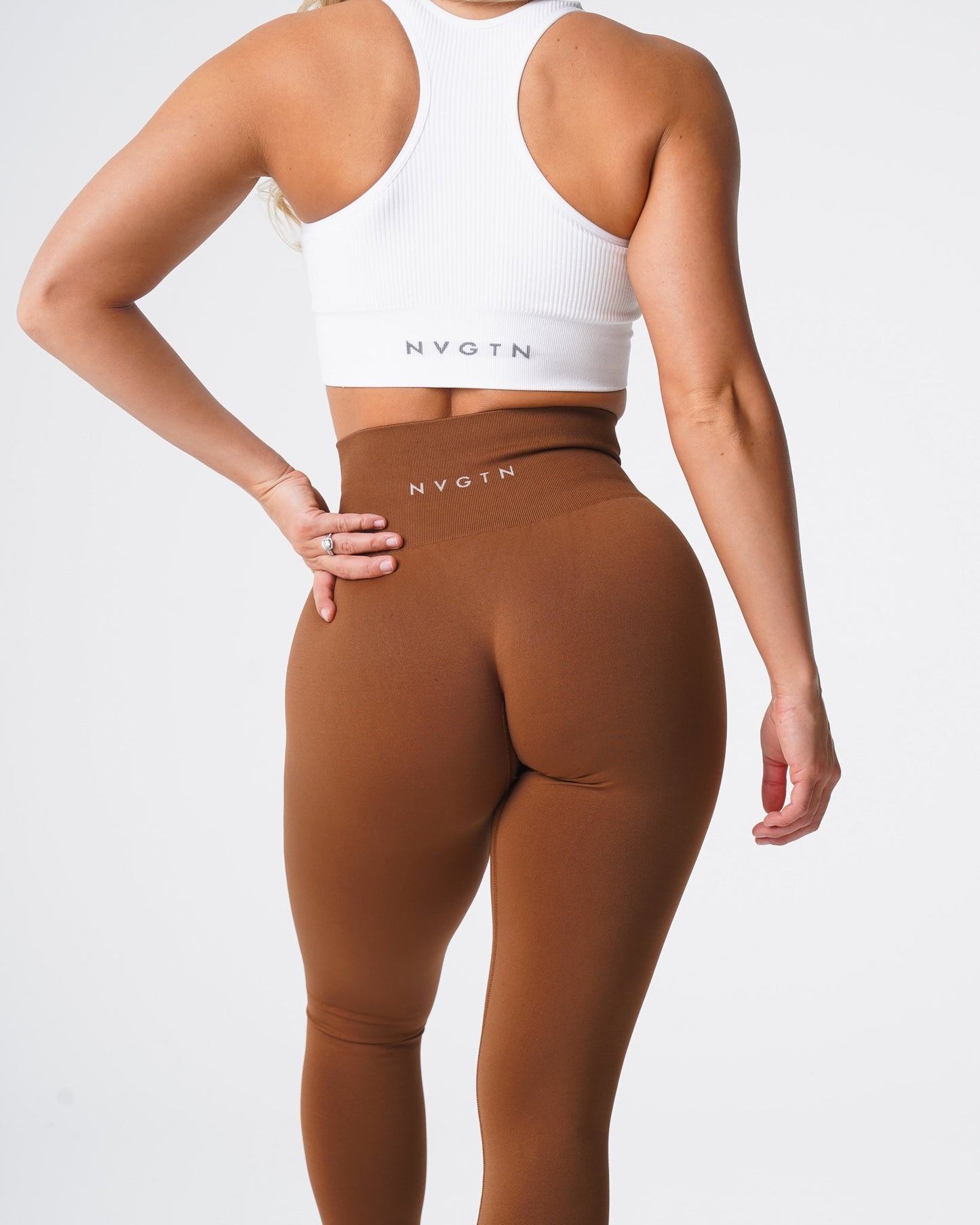 Women Caramel Solid Seamless Leggings - NVGTN
