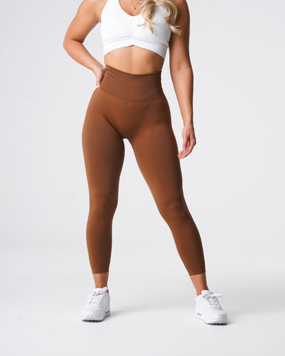 Women Caramel Solid Seamless Leggings - NVGTN