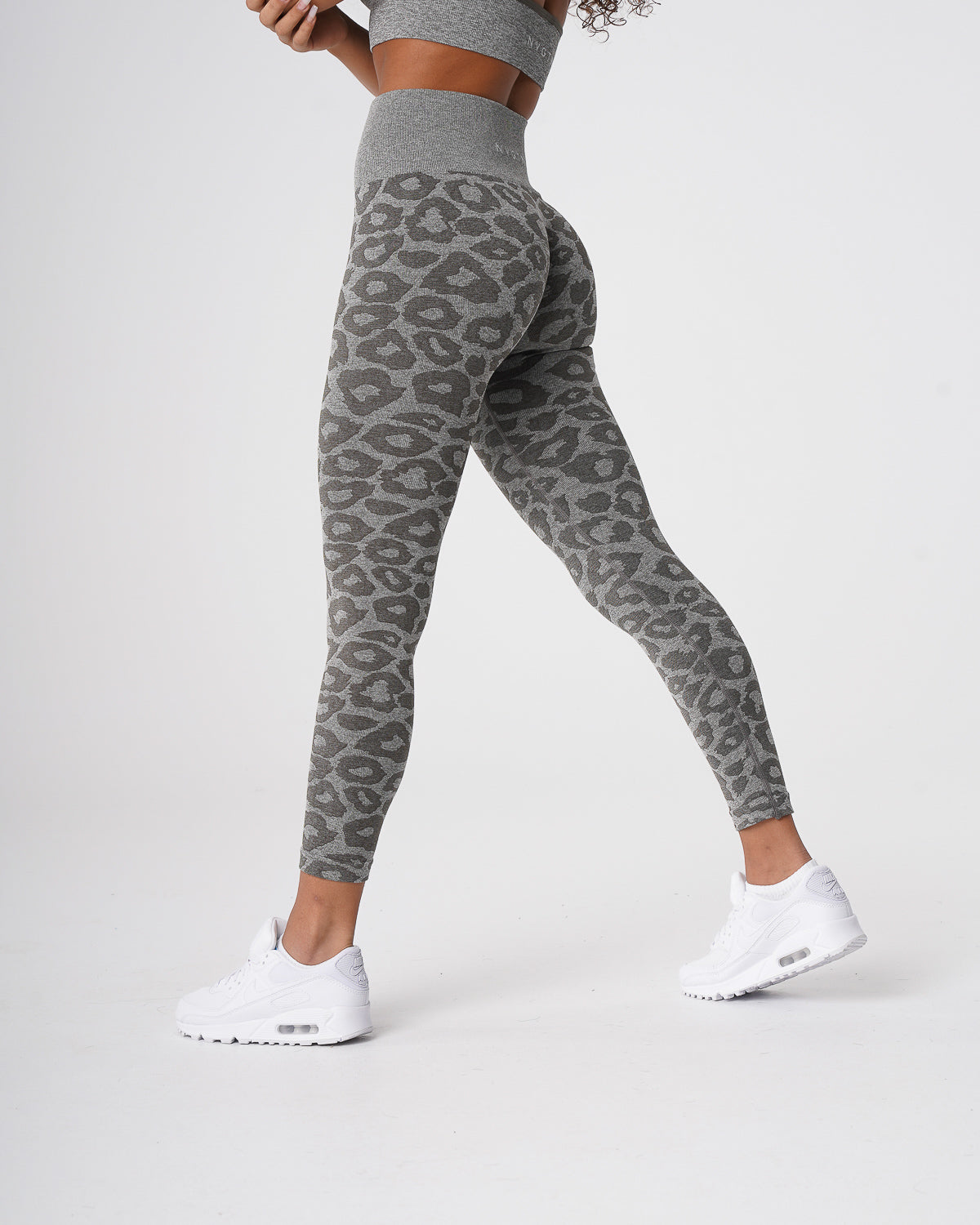 Women Khaki Green Leopard Seamless Leggings - NVGTN
