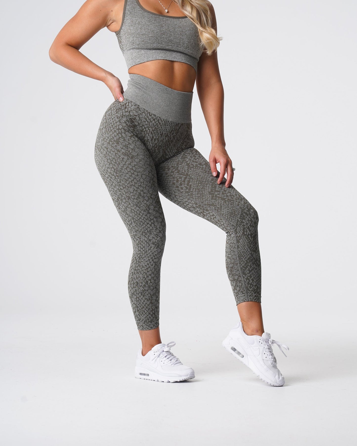Women Khaki Green Snakeskin Seamless Leggings - NVGTN