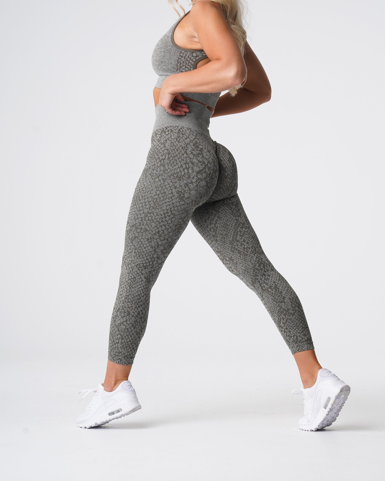 Women Khaki Green Snakeskin Seamless Leggings - NVGTN
