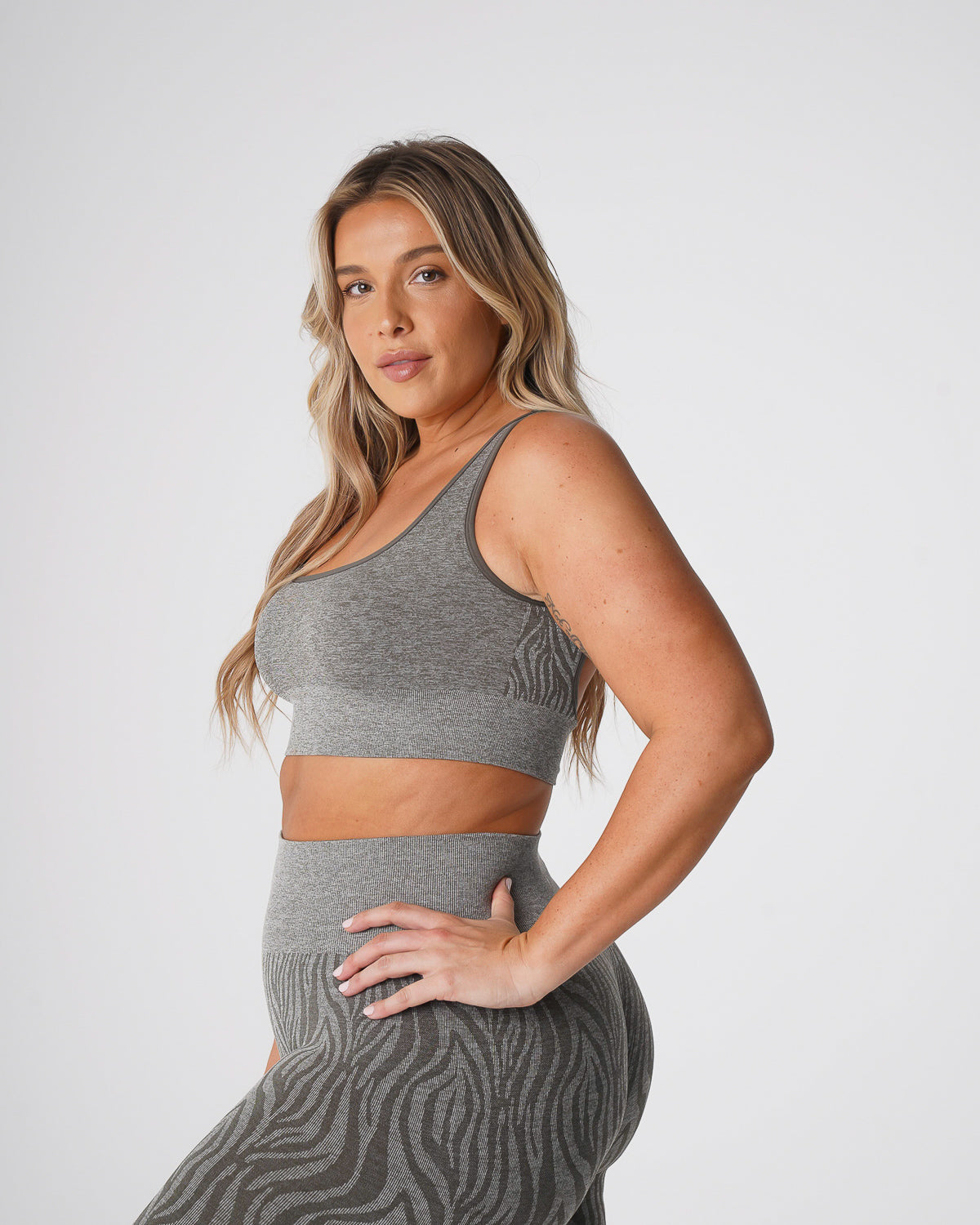 Women Khaki Green Zebra Eclipse Seamless Bra - NVGTN