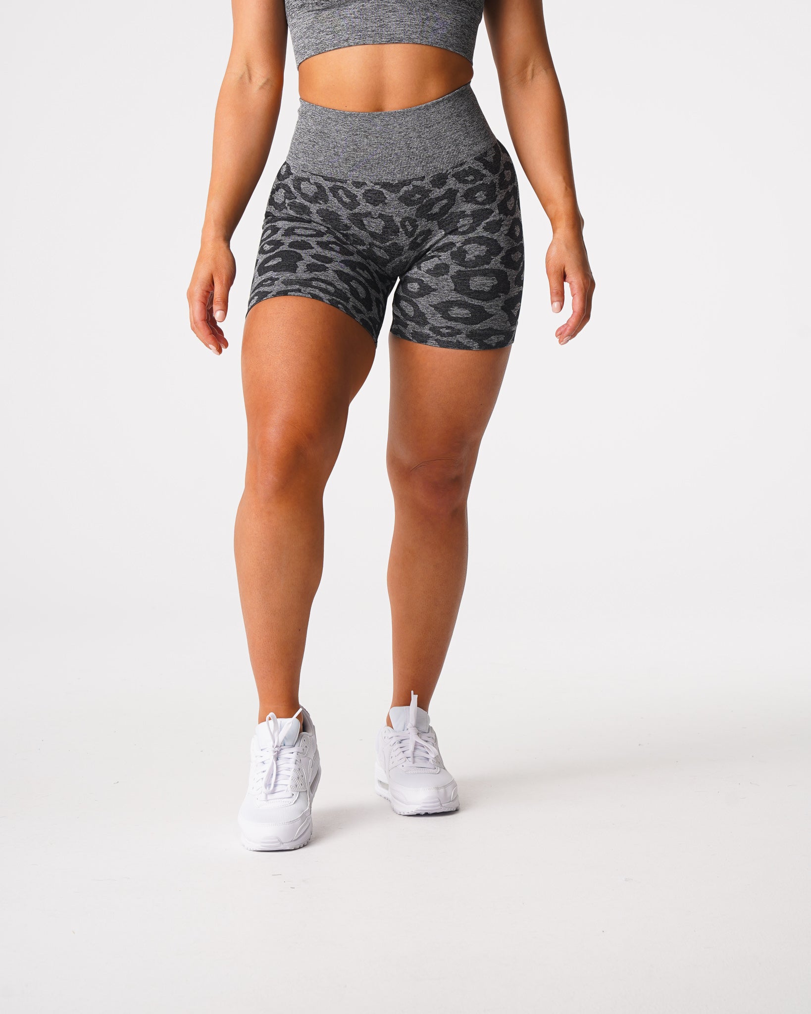 Women Black Speckled Leopard Seamless Shorts - NVGTN