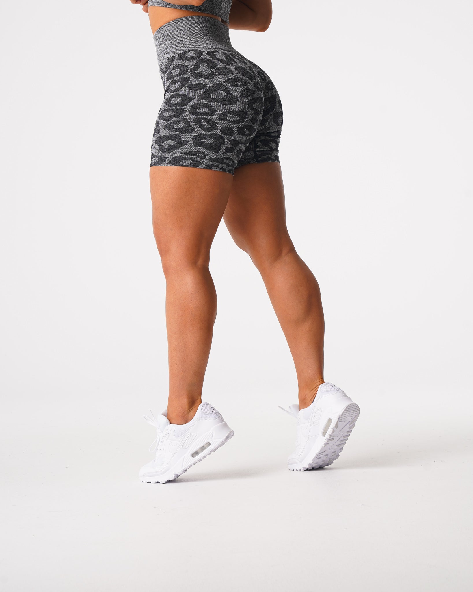 Women Black Speckled Leopard Seamless Shorts - NVGTN
