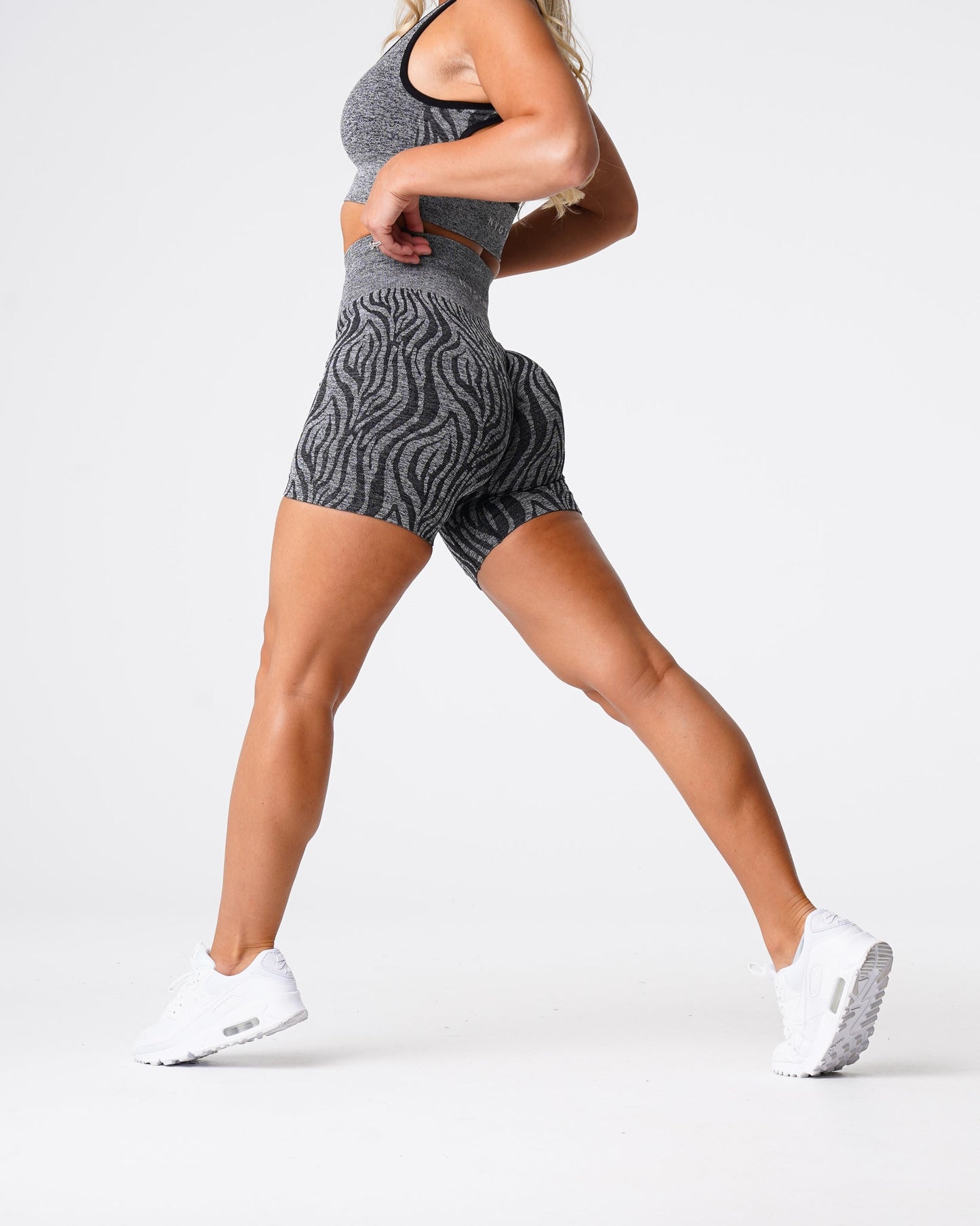 Women Black Speckled Zebra Seamless Shorts - NVGTN