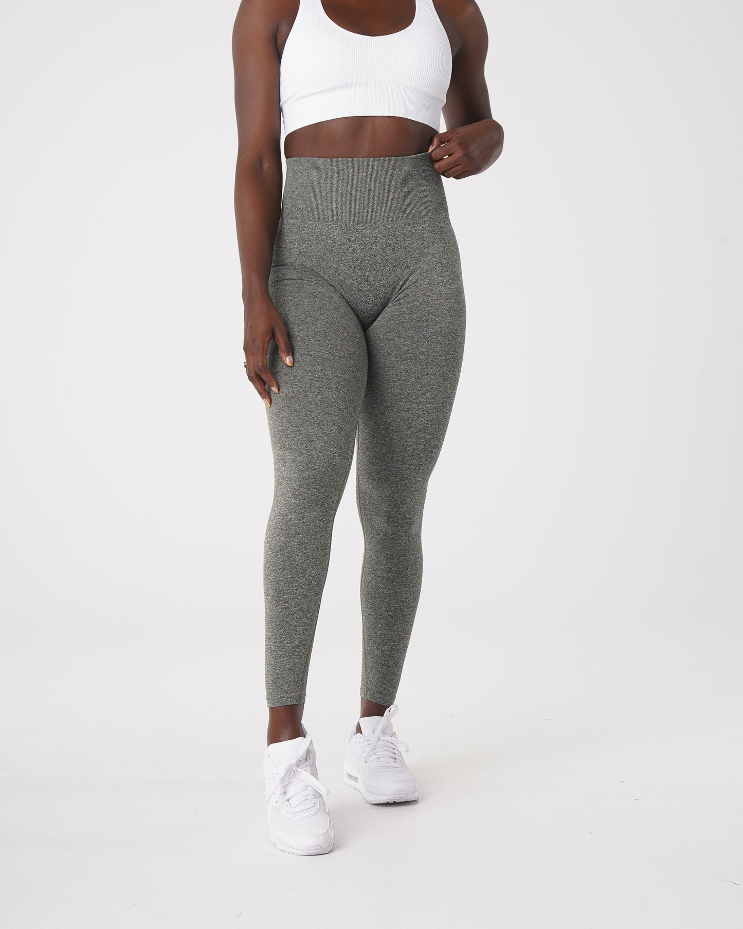 Women Khaki Green Scrunch Seamless Leggings - NVGTN