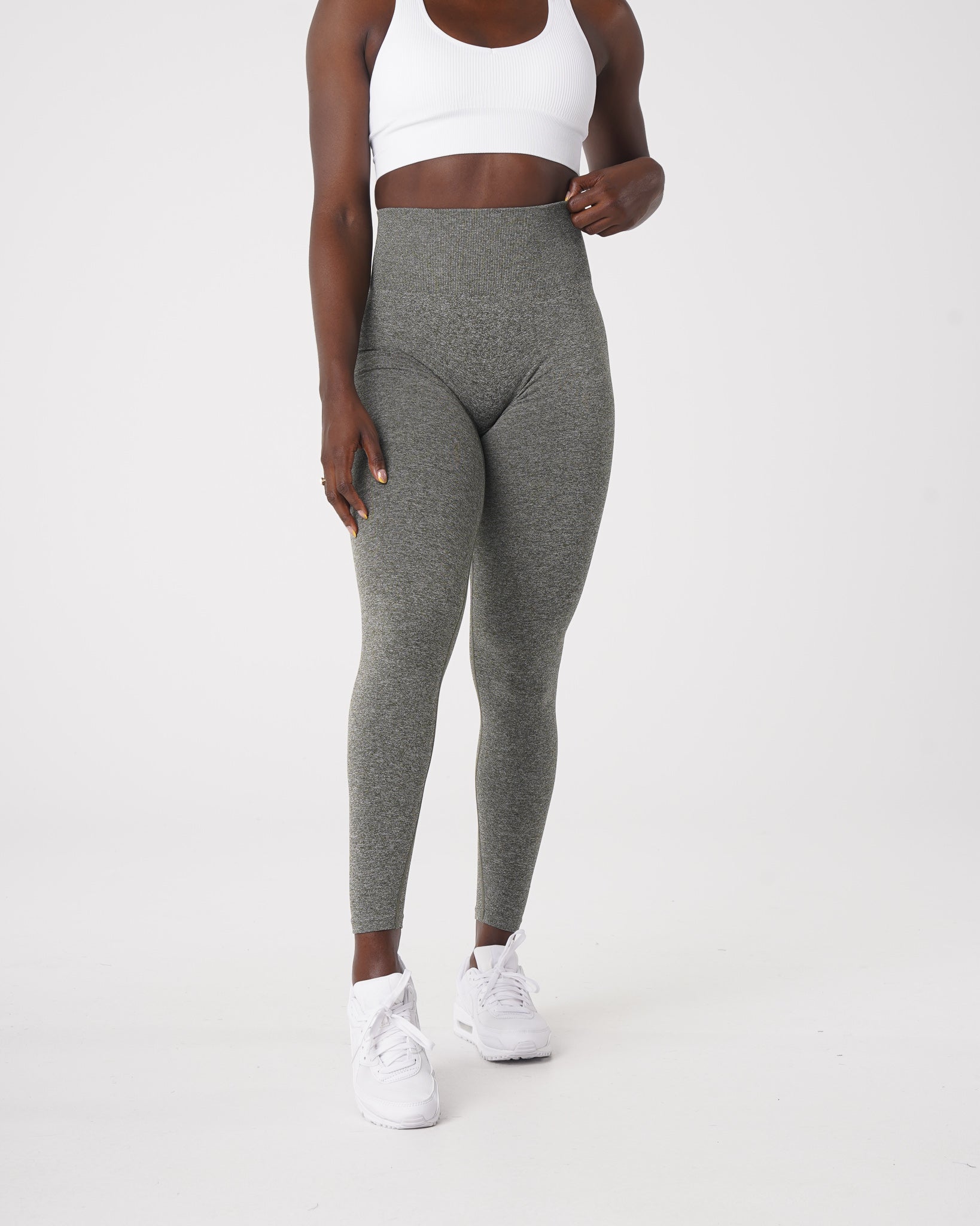 Women Khaki Green Scrunch Seamless Leggings - NVGTN