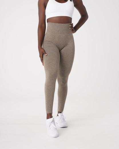 Women Mocha Scrunch Seamless Leggings - NVGTN