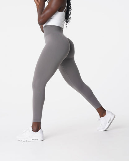 Women Charcoal Solid Seamless Leggings - NVGTN