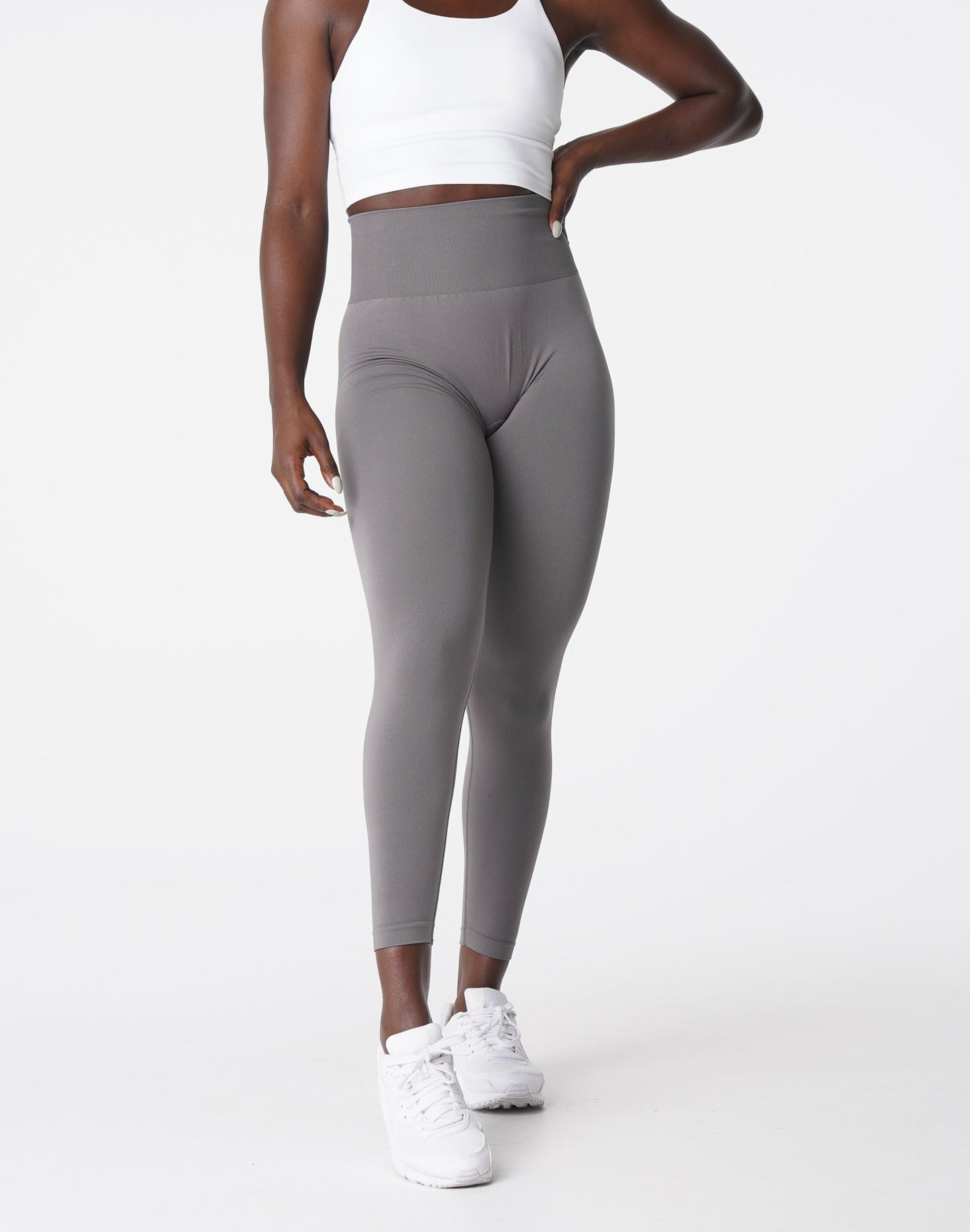 Women Charcoal Solid Seamless Leggings - NVGTN
