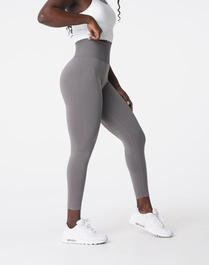Women Charcoal Solid Seamless Leggings - NVGTN