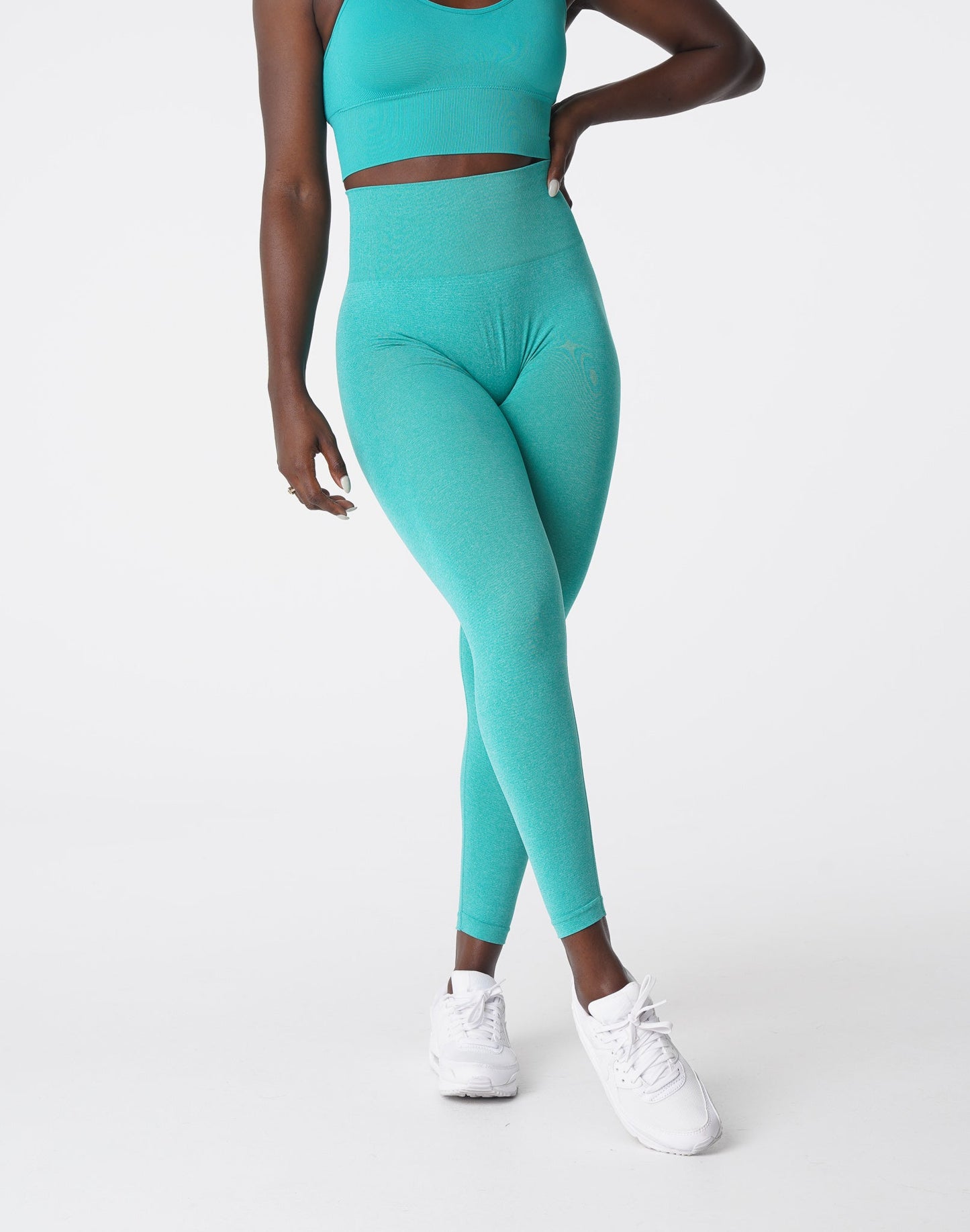 Women Turquoise Curve Seamless Leggings - NVGTN