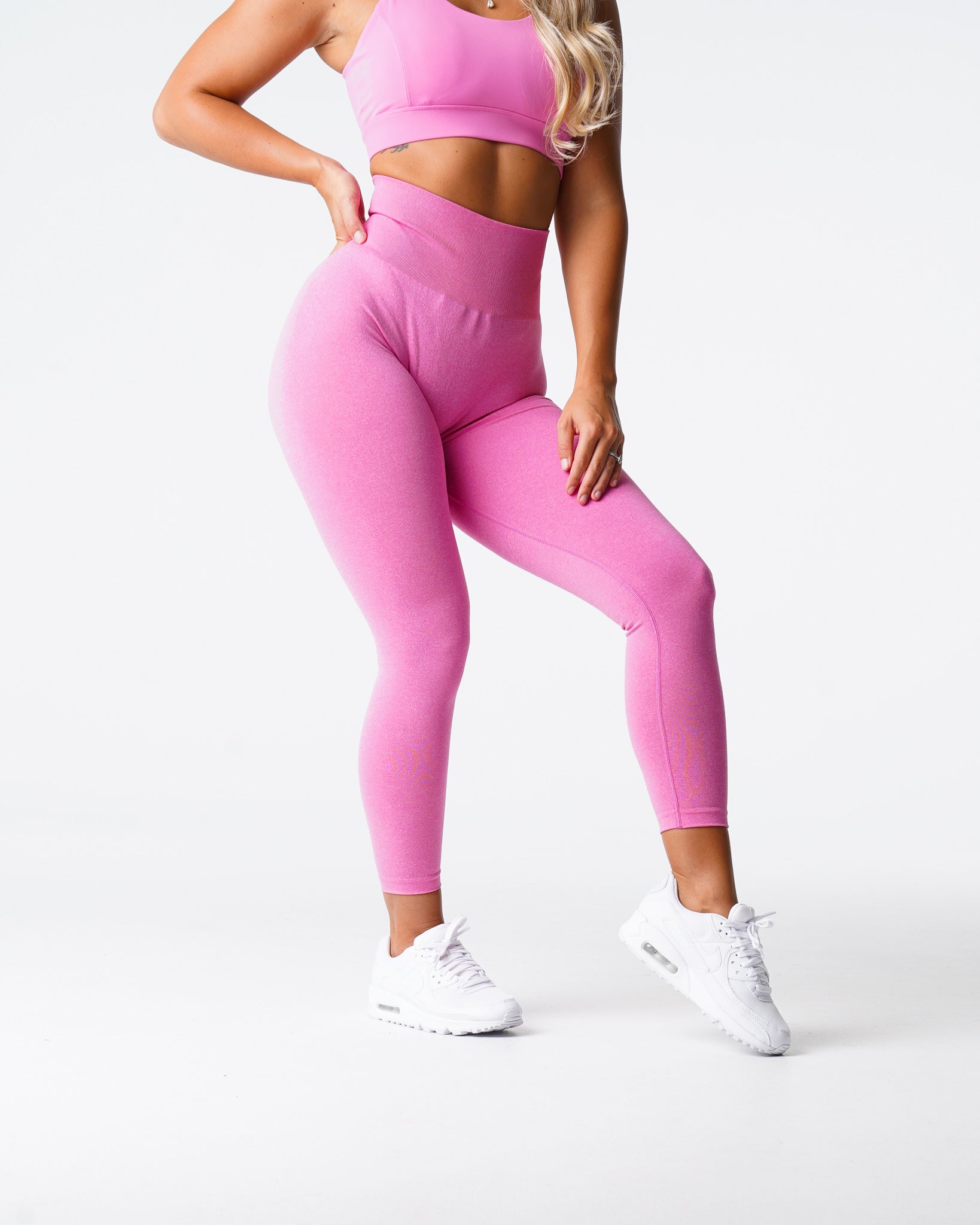 Women Bubble Gum Pink NV Seamless Leggings - NVGTN