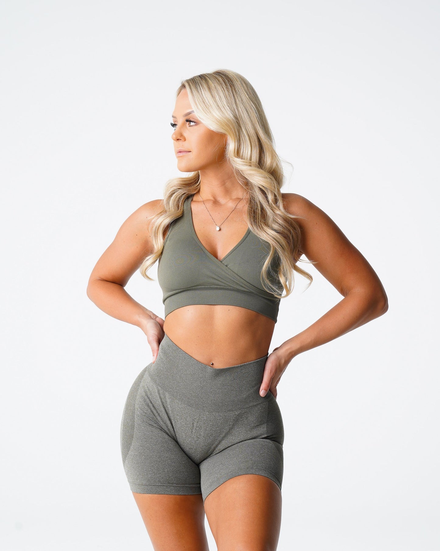 Women Khaki Green Pursuit Seamless Bra - NVGTN