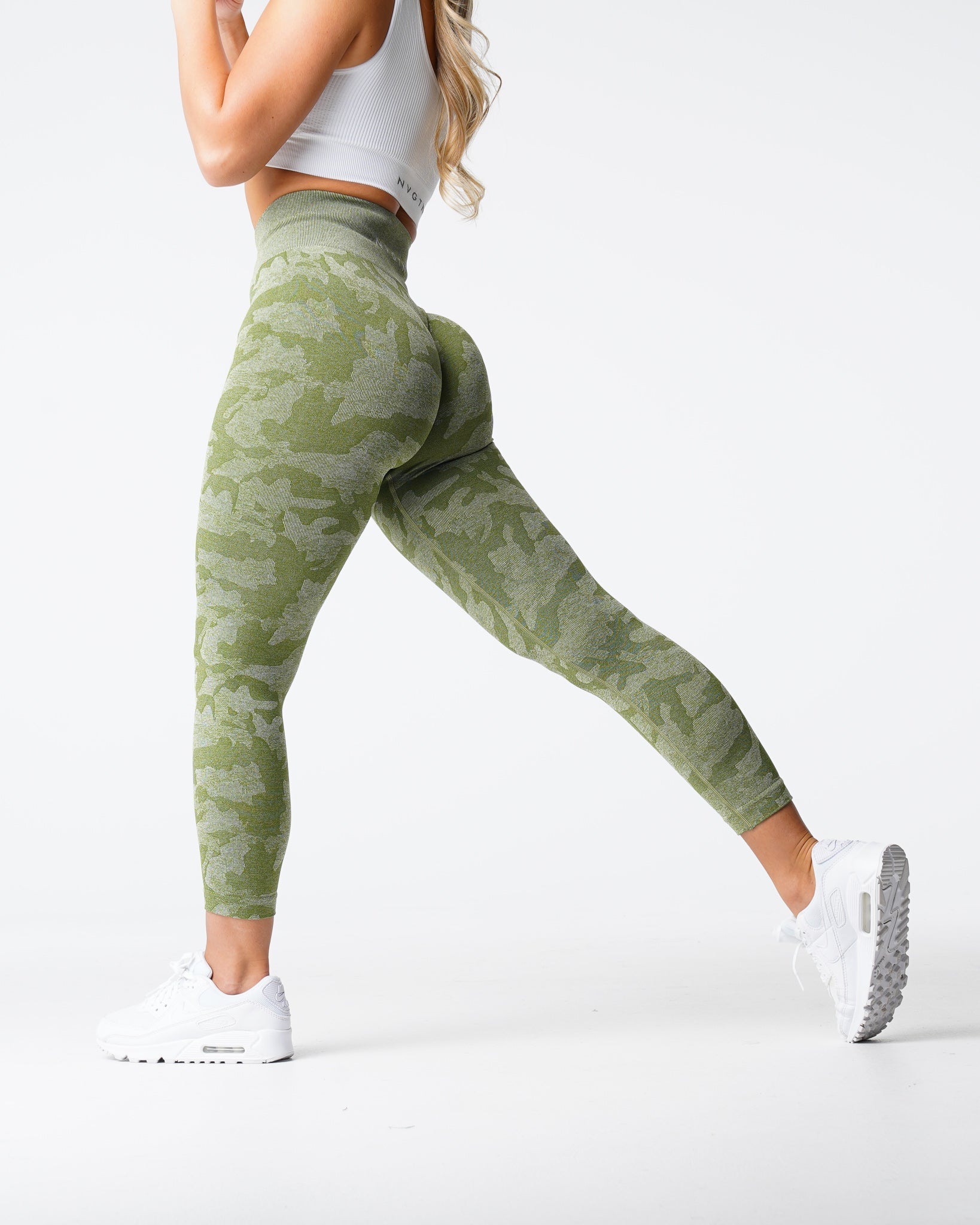 Women Meadow Camo Seamless Leggings - NVGTN