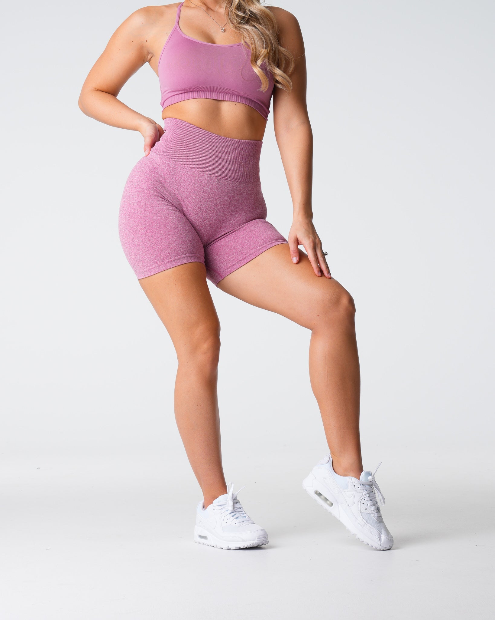 Women Pastel Pink Scrunch Seamless Shorts - NVGTN