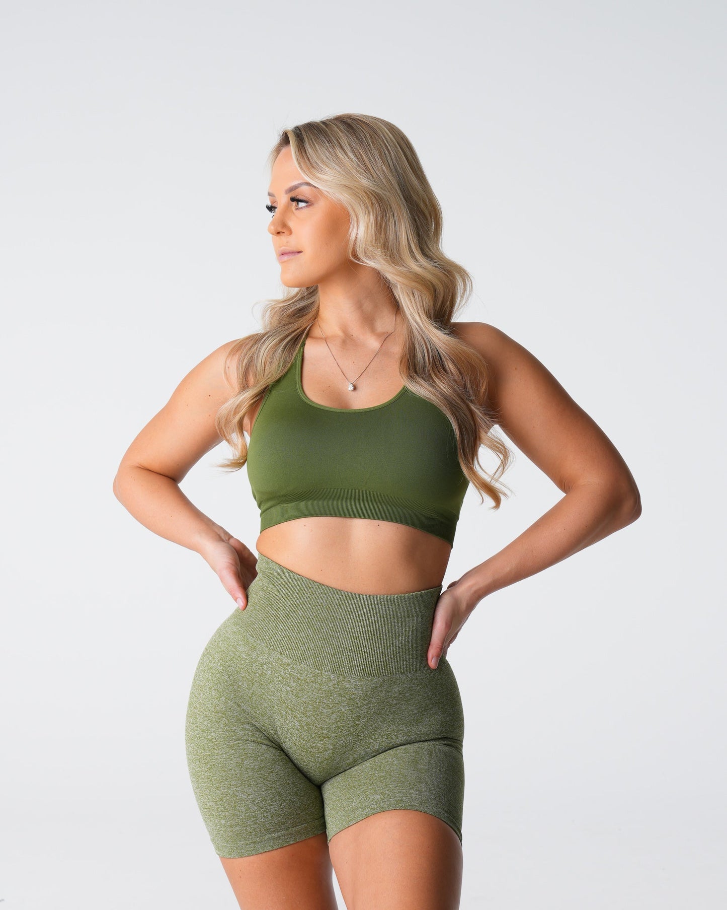Women Meadow Surge Seamless Bra - NVGTN