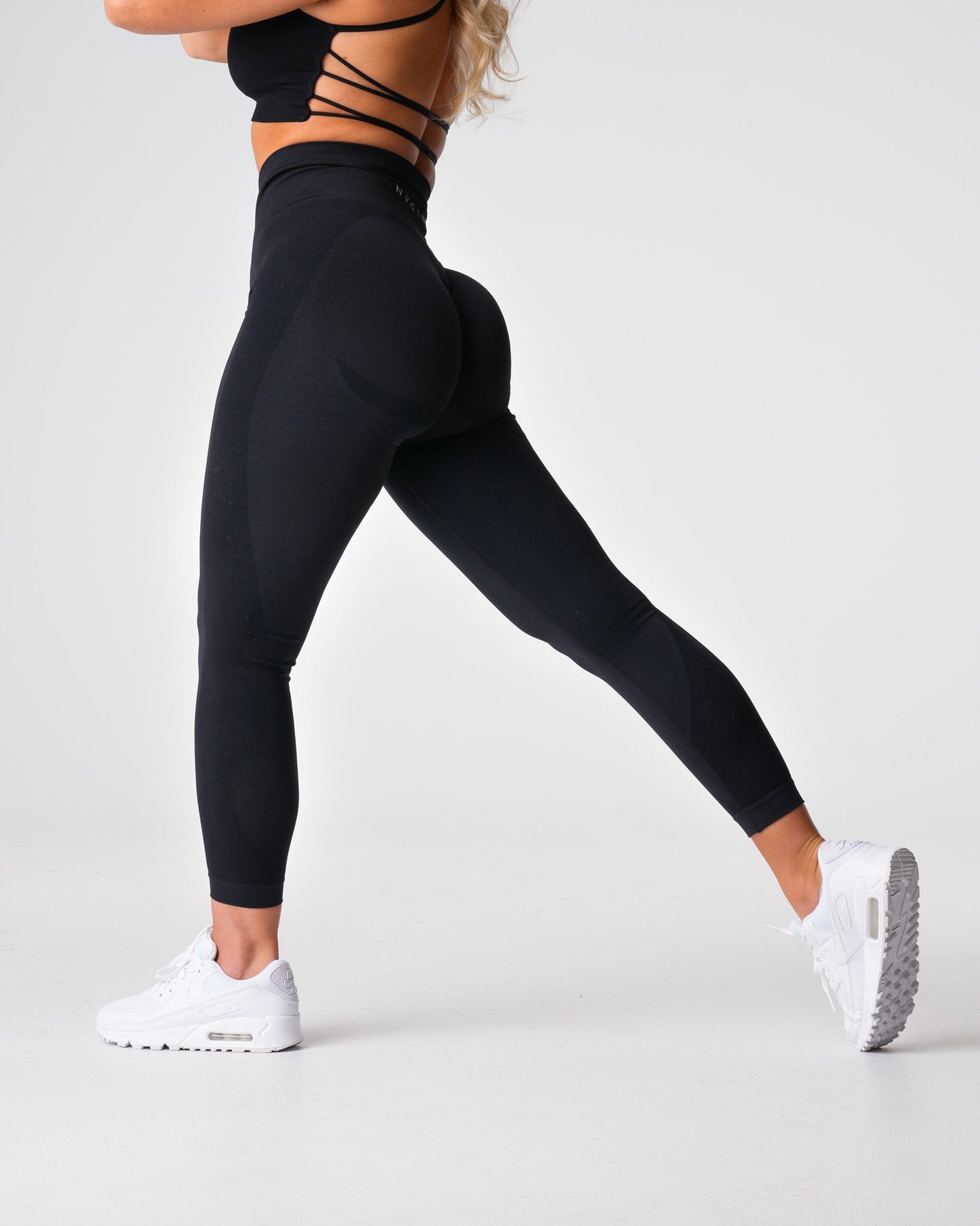 Women Black Contour 2.0 Seamless Leggings - NVGTN