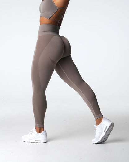 Women Taupe Contour 2.0 Seamless Leggings - NVGTN