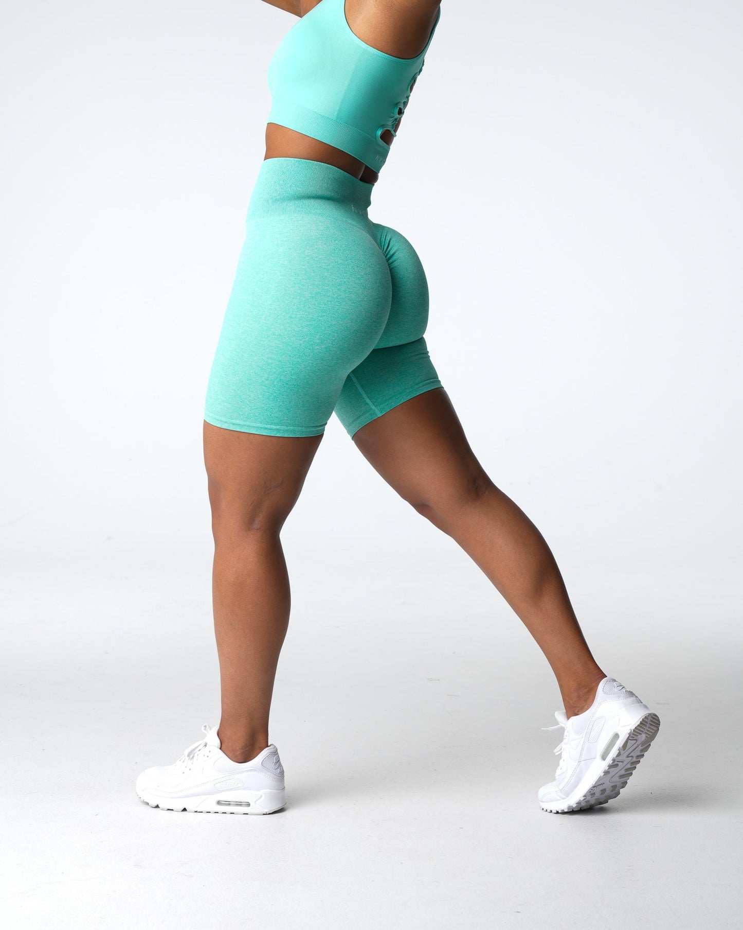 Women Mint Scrunch Seamless Shorts - NVGTN