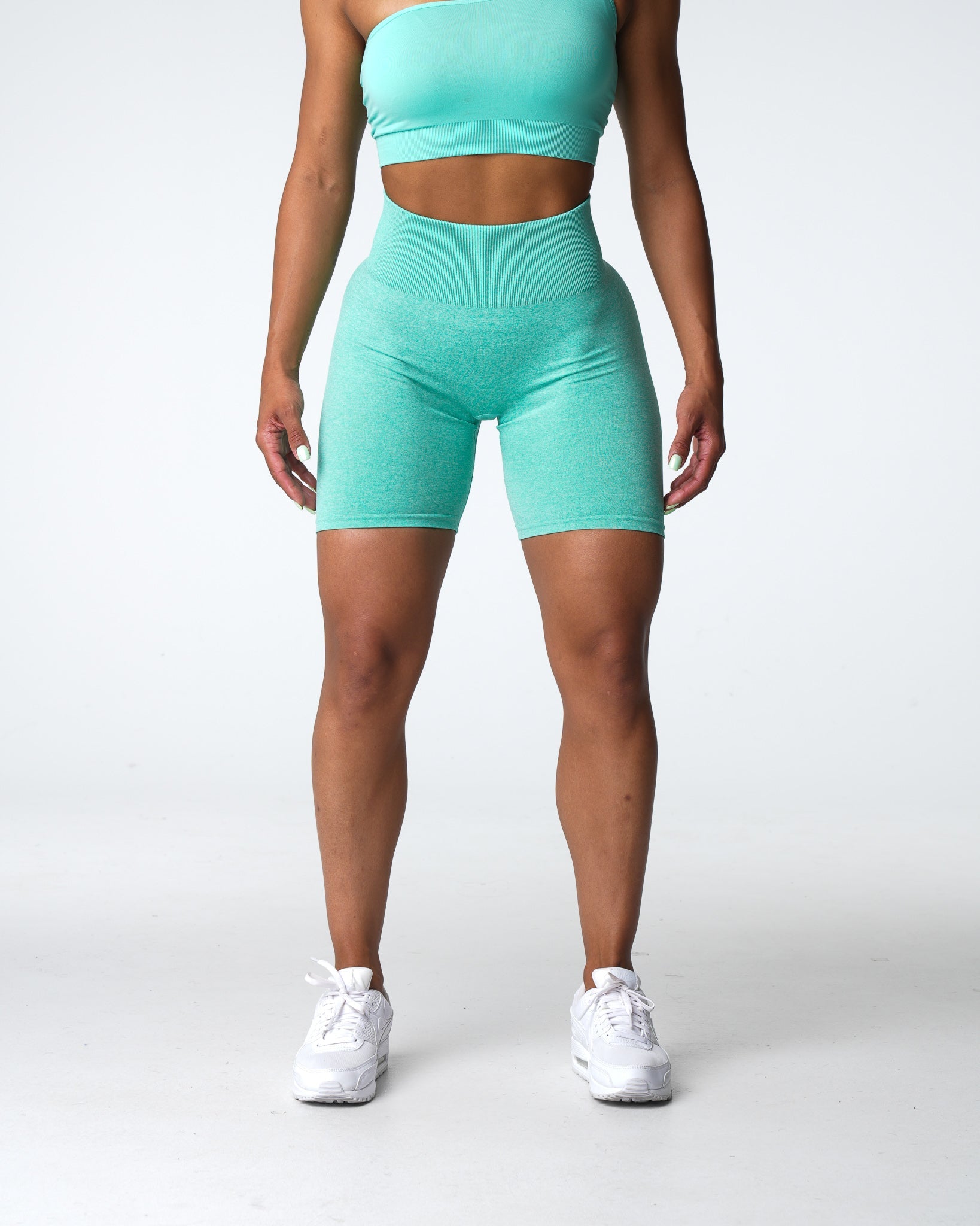 Women Mint Scrunch Seamless Shorts - NVGTN