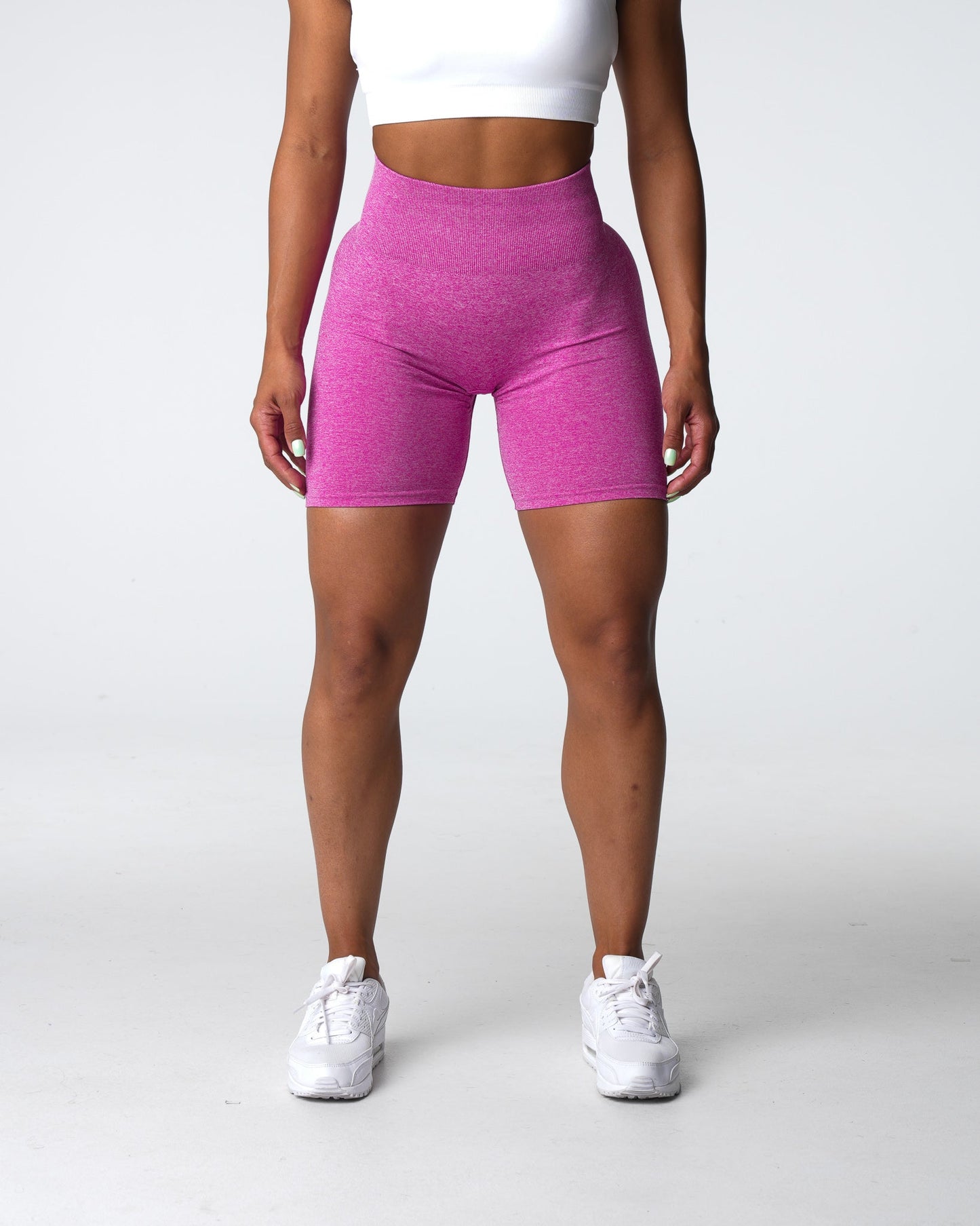 Women Maui Scrunch Seamless Shorts - NVGTN
