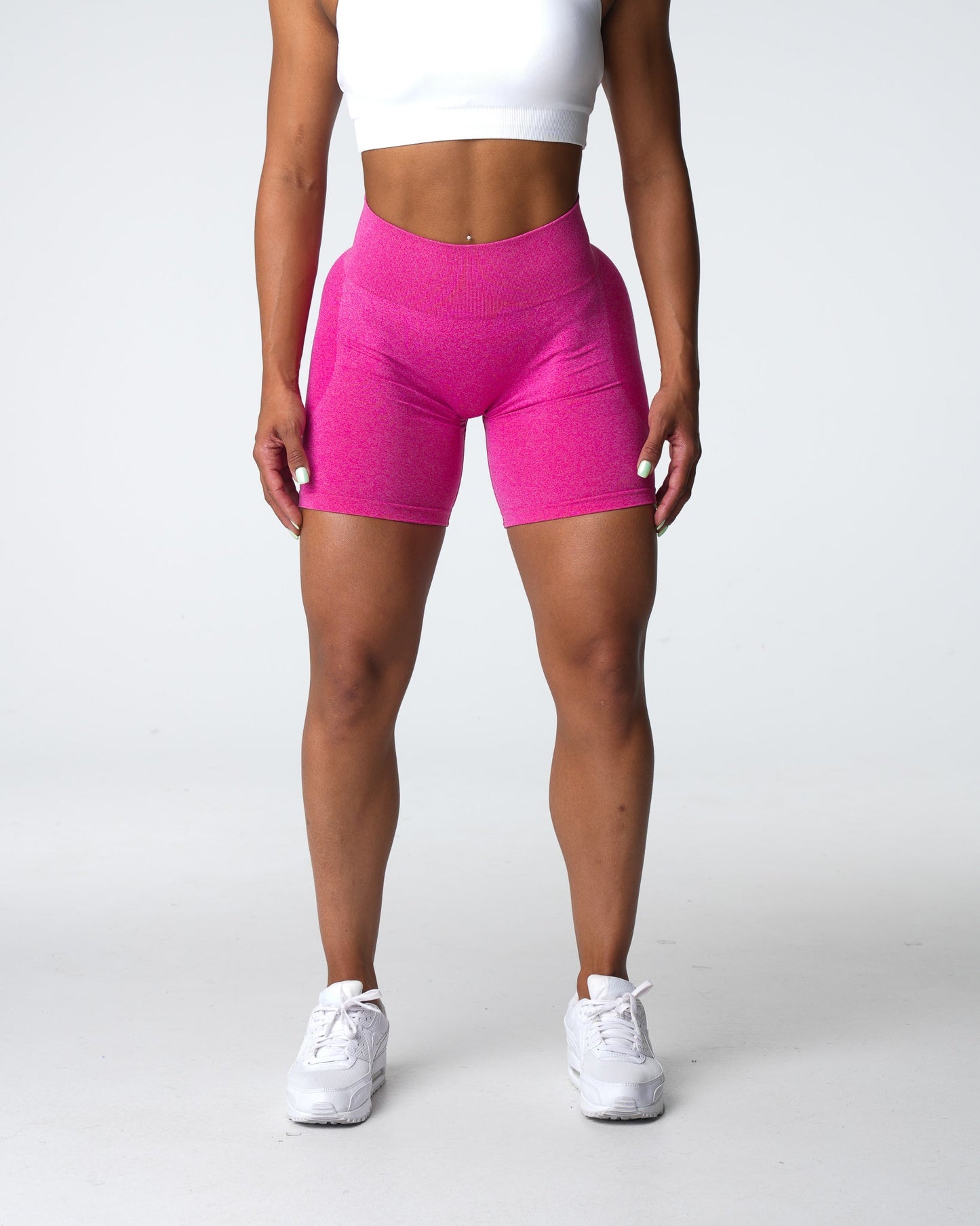 Women Fuchsia Contour Seamless Shorts - NVGTN