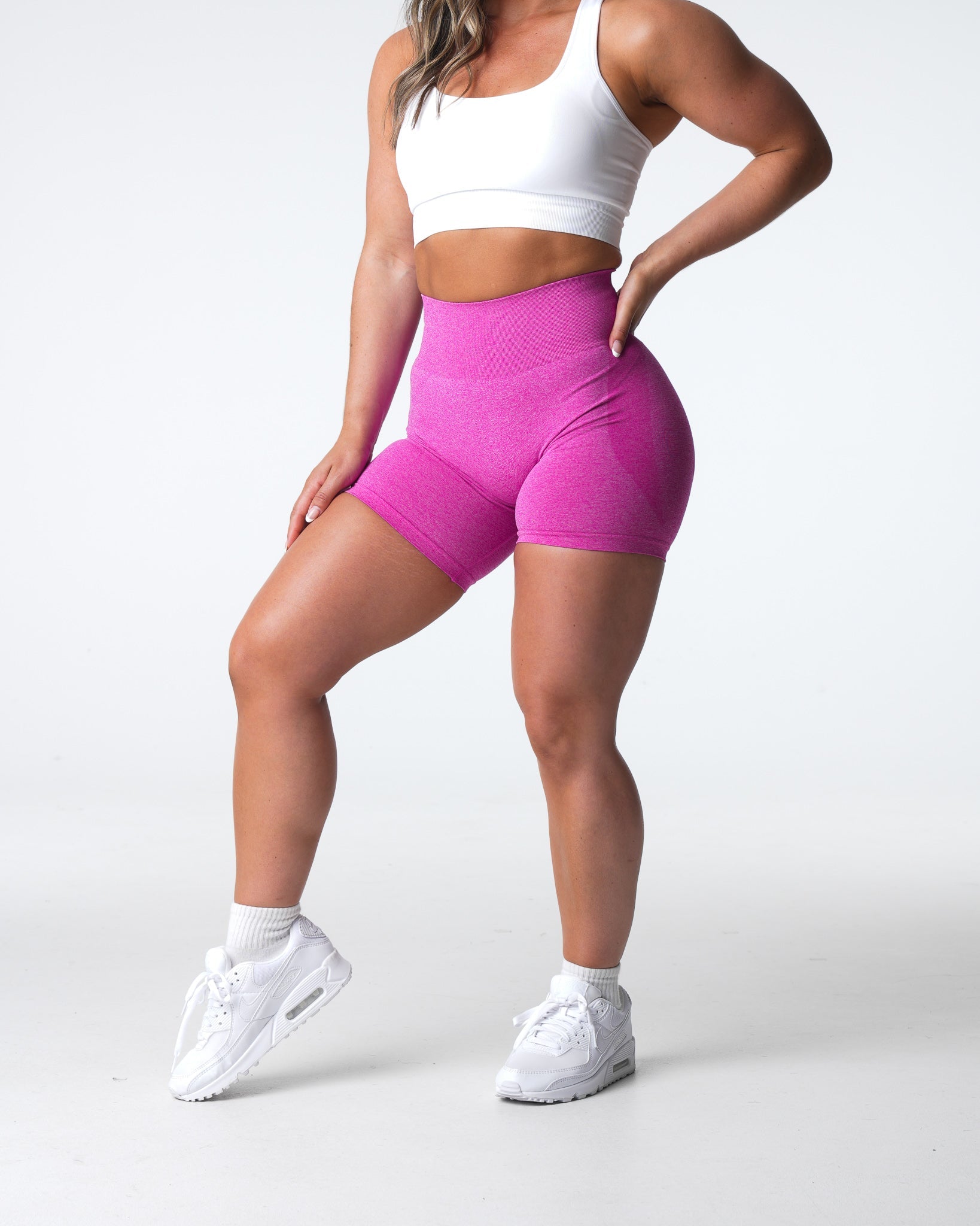 Women Maui Contour Seamless Shorts - NVGTN
