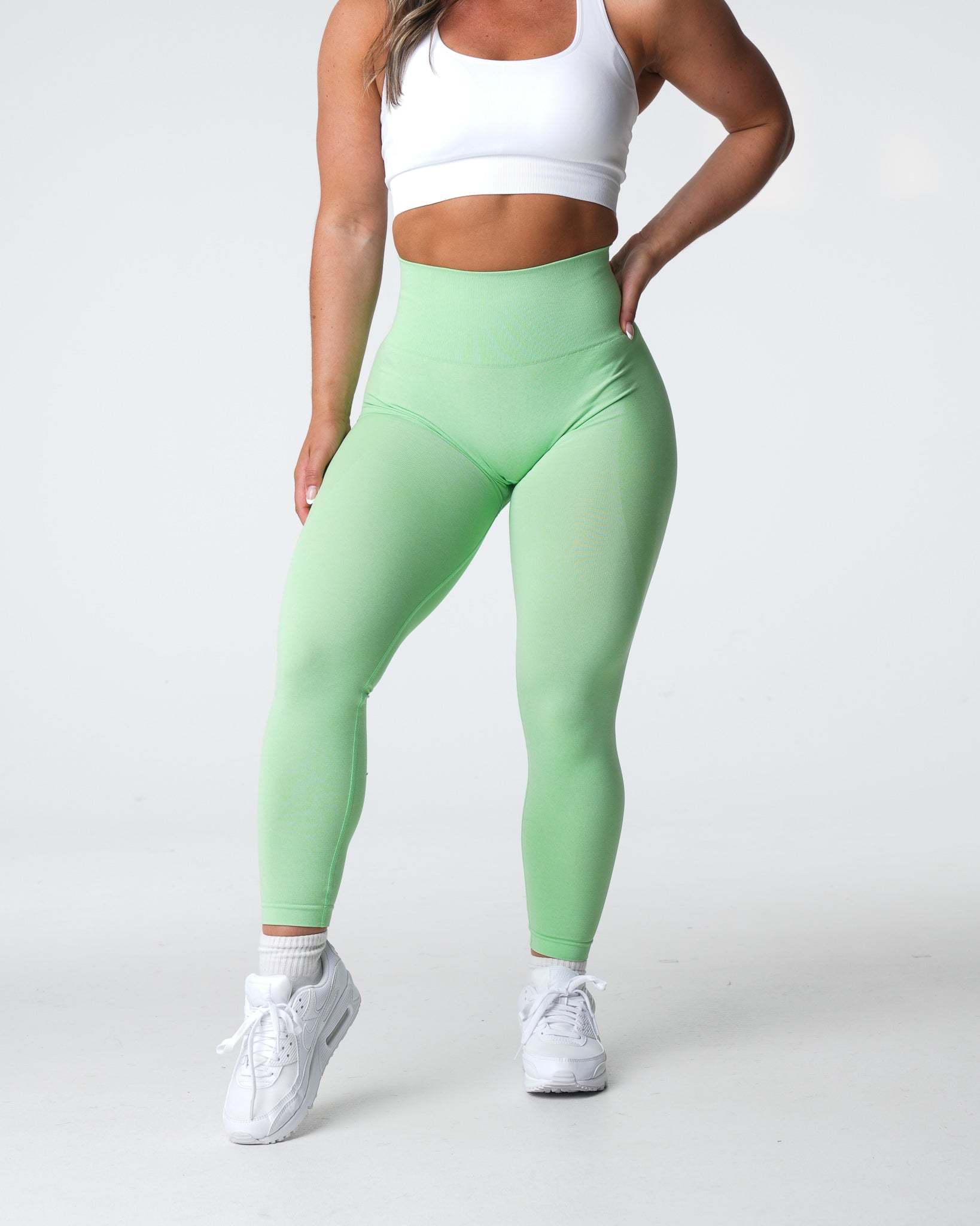 Women Pistachio Contour Seamless Leggings - NVGTN