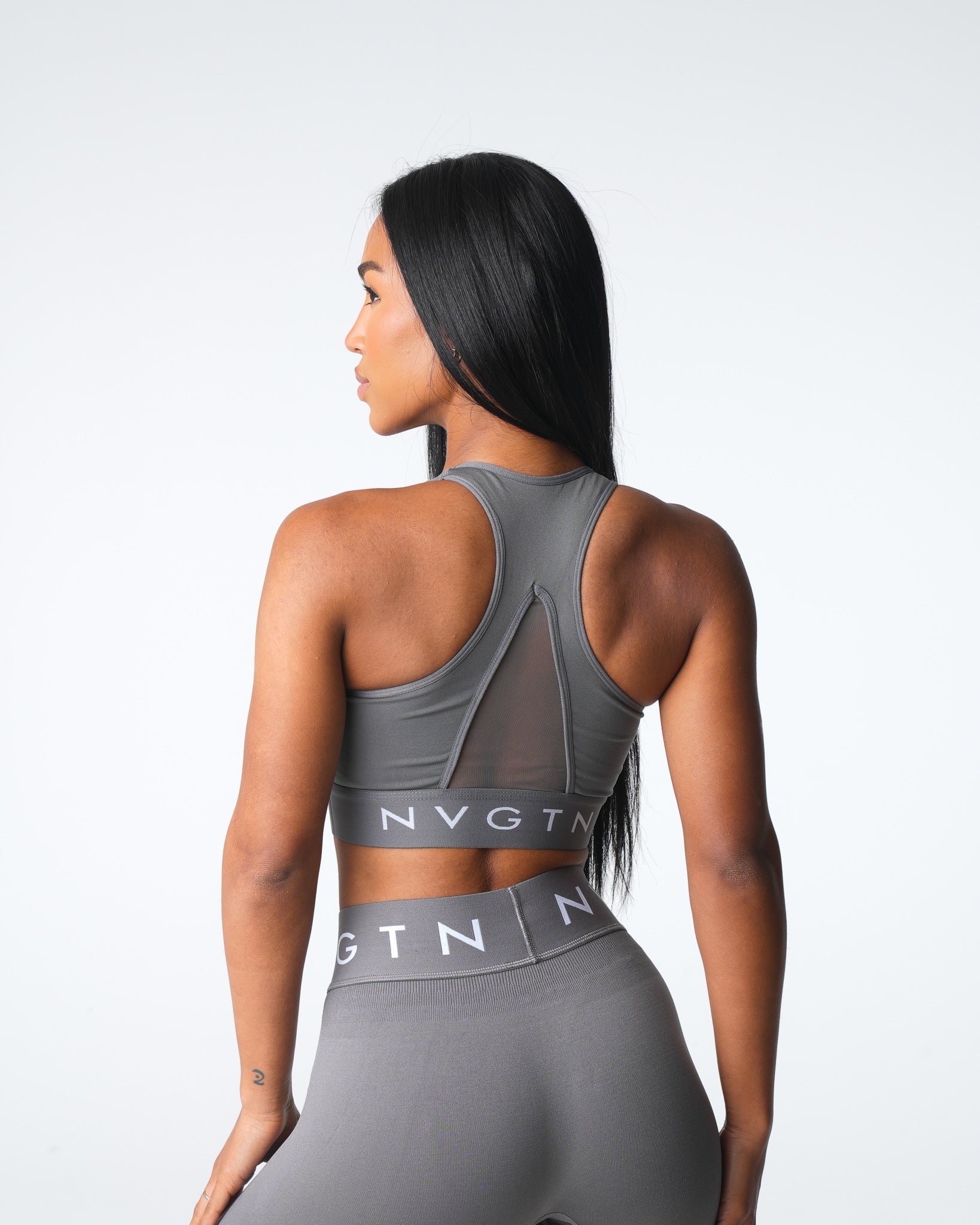Women Charcoal Legacy Sport Seamless Bra - NVGTN