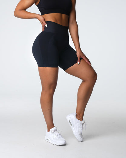 Women Black Contour 2.0 Seamless Shorts - NVGTN