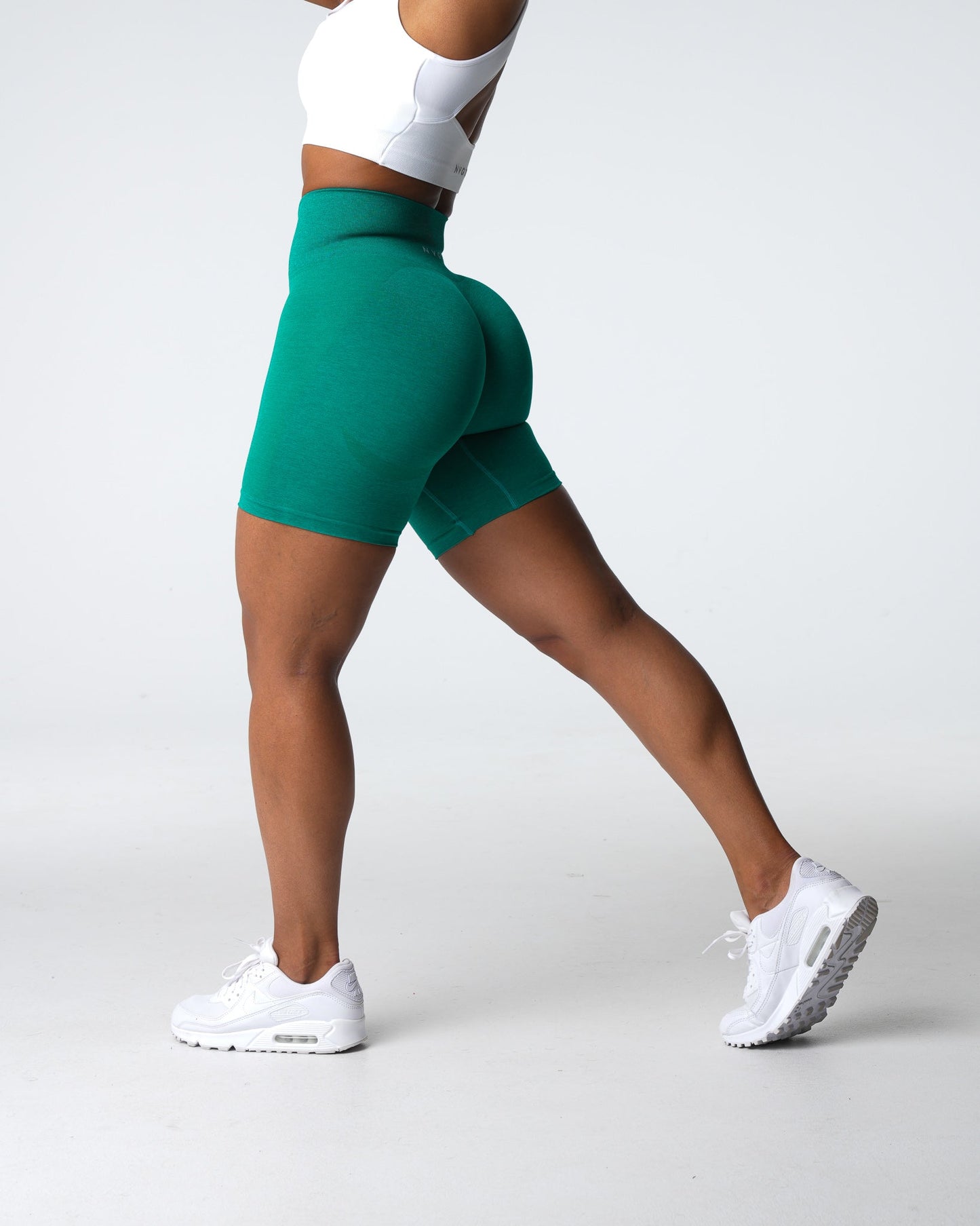 Women Jade Contour 2.0 Seamless Shorts - NVGTN