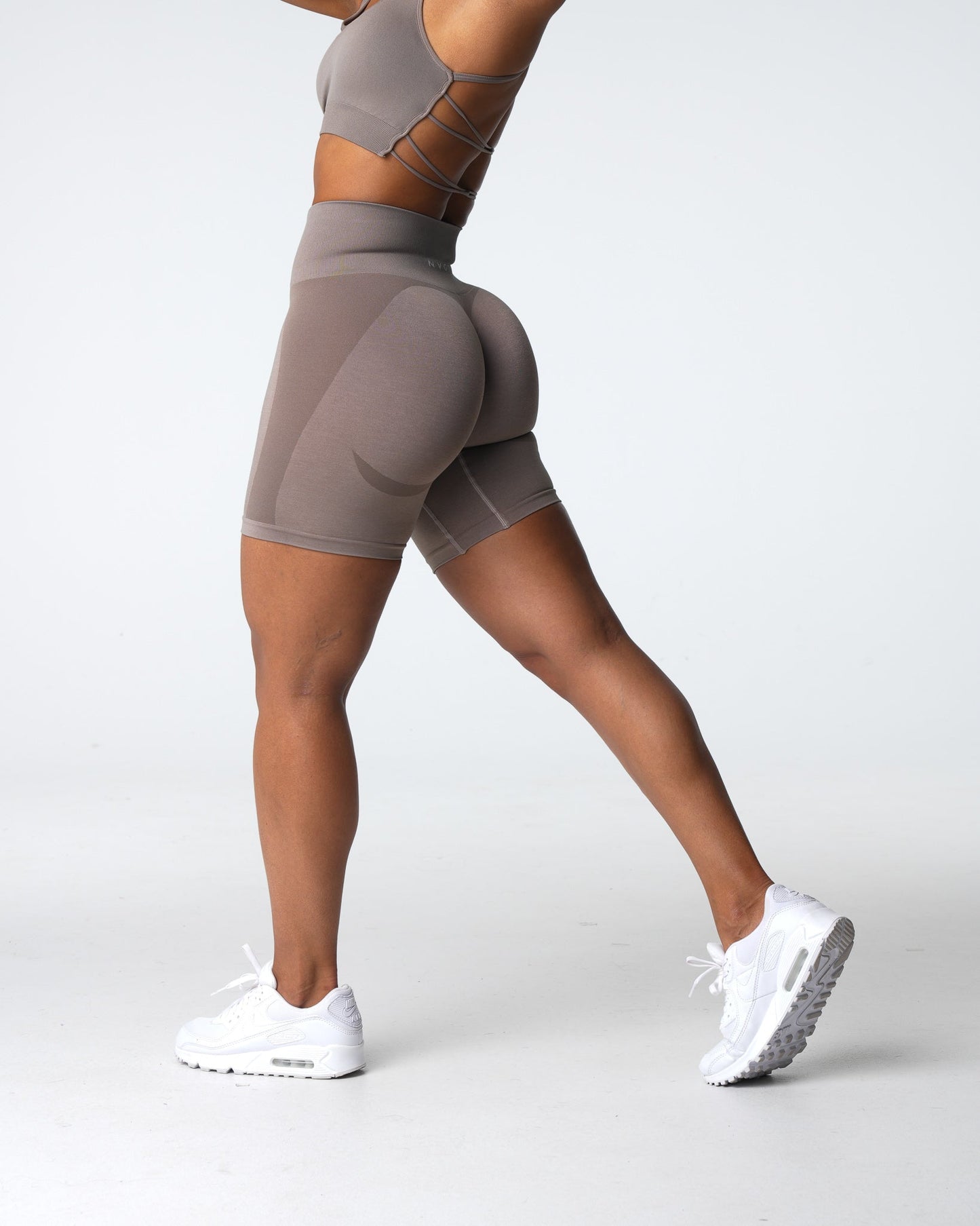 Women Taupe Contour 2.0 Seamless Shorts - NVGTN