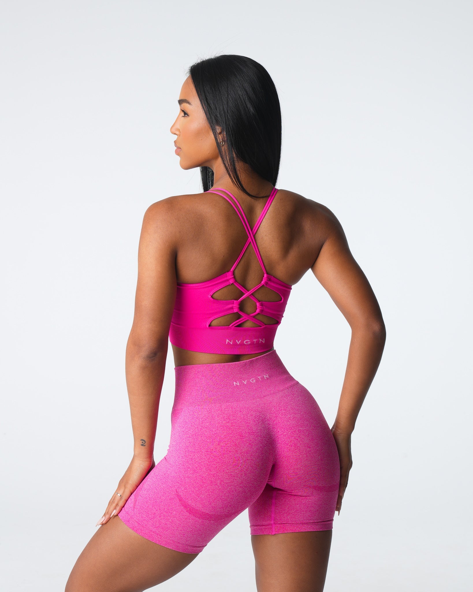 Women Fuchsia Thrive Seamless Bra - NVGTN