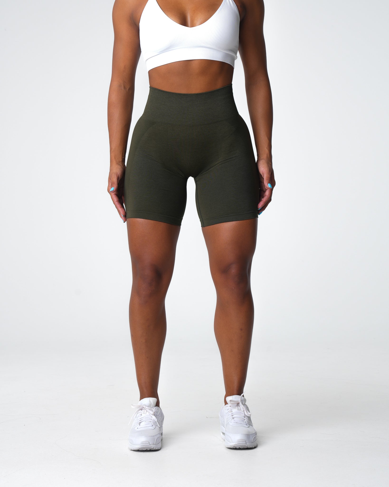 Women Olive Contour 2.0 Seamless Shorts - NVGTN